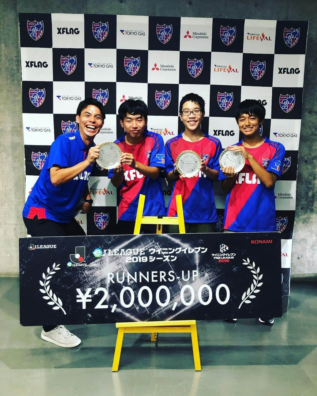 原大悟さんのインスタグラム写真 - (原大悟Instagram)「eJリーグ、準優勝報告会を味スタで 皆さんとシャーレを掲げられて良かった Jリーグのやつも掲げたい」8月8日 18時57分 - daigoso