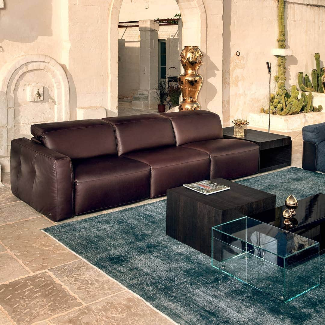 Natuzzi Officialさんのインスタグラム写真 - (Natuzzi OfficialInstagram)「Modular and customizable, our Colosseo collection it's the perfect way to express yourself. Combine together different pieces of furniture with an unique style in the way best fit your living space. #Natuzzi #NatuzziItalia #comfort #elegance #design #lifestyle #style #furniture #homefurniture #madeinitaly #living #interiordesign #decor #furnituredesign #homedesign #inspiration #interior #instadesign #designlovers #italianstyle #homedecor #lovedesign #designers #designer」8月8日 18時58分 - natuzzi