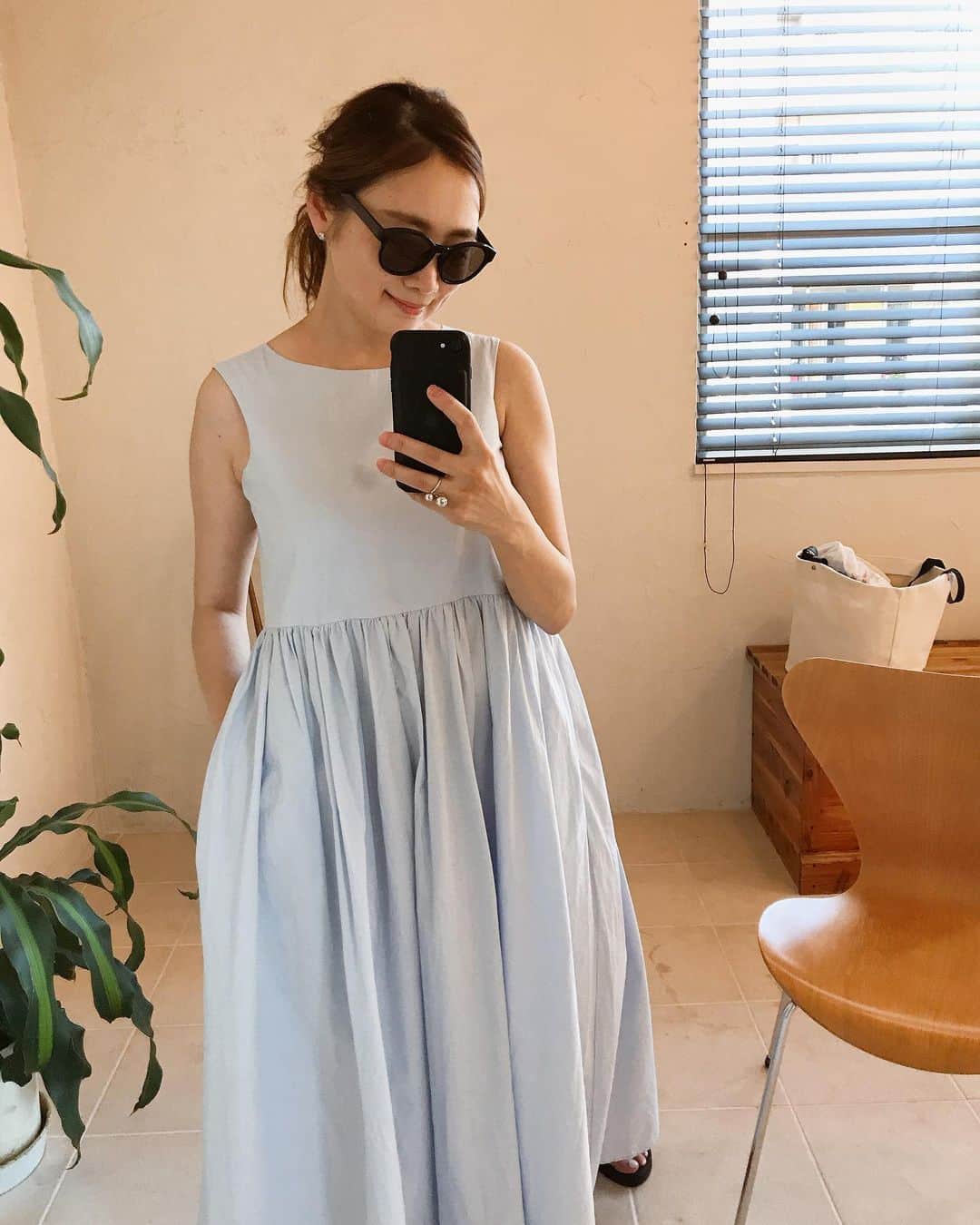 Keikooooooのインスタグラム：「New sunglasses♡ 最近使ってるプチプラサングラス！ カタチがすごくタイプ！ えー、ベージュも欲しいなー💕🤣笑 . 🕶@sheriche.official #ママ #ママコーデ #女の子ママ #シェリッシュ #sheriche @satomi.masheria #サングラス #sunglasses #プチプラ #プチプラコーデ 👗 #mite__official @mite__official #mite_2019ss #ミテガール」