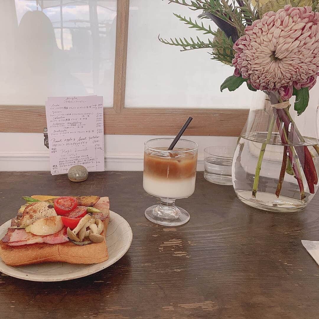 isutaさんのインスタグラム写真 - (isutaInstagram)「. 岡山にあるフレンチトーストが人気なカフェ「小西珈琲（ @konishikoffee ）」をご紹介❤︎ . フルーツがたっぷりのったフレンチトーストや、野菜いっぱいのオープンサンドなど、味はもちろんのこと、見た目まで楽しめるメニューが人気なんです♩ . また、夏にぴったりのコーヒーフロートもおいしそう♡ . おしゃれな素敵空間でのんびりと過ごせること間違いなしなので、ぜひ行ってみてくださいね！ _____ 小西珈琲 open：10:00～19:00 access：岡山県岡山市北区表町3-12-10 close：水曜日・第1木曜日 _____ photo by @yuripurin_fky  @rabbit_407  @synrfy . #isuta #isutapic #isutacafe #isuta_岡山カフェ #小西珈琲 #フレンチトースト #konishikoffee . isutaのwebサイトでは、おすすめのコーデから可愛いカフェまでたくさんの情報をお届けしています！ また、isutaのオリジナルグッズも販売中！ ぜひisutaのwebサイトからチェックしてみてください♩ .」8月8日 19時04分 - isuta_jp
