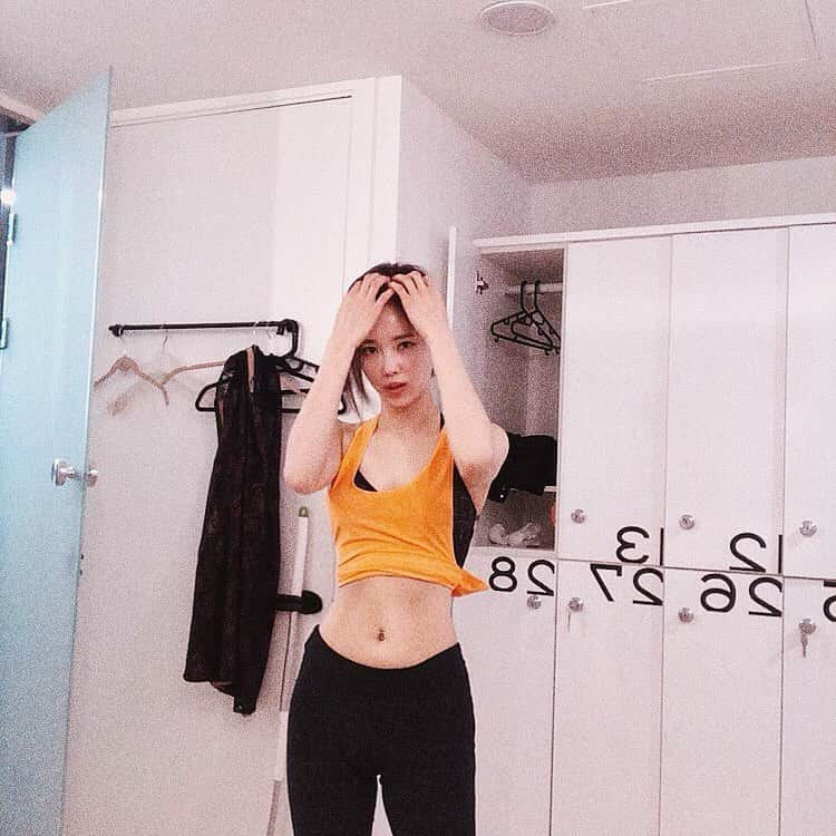 リンジさんのインスタグラム写真 - (リンジInstagram)「더울땐. .#운동 휴일에는. . #exercise ..근데 표정은..#아머리야 🤦🏻‍♀️ #热死了#Pilates」8月8日 19時06分 - linzy_minji