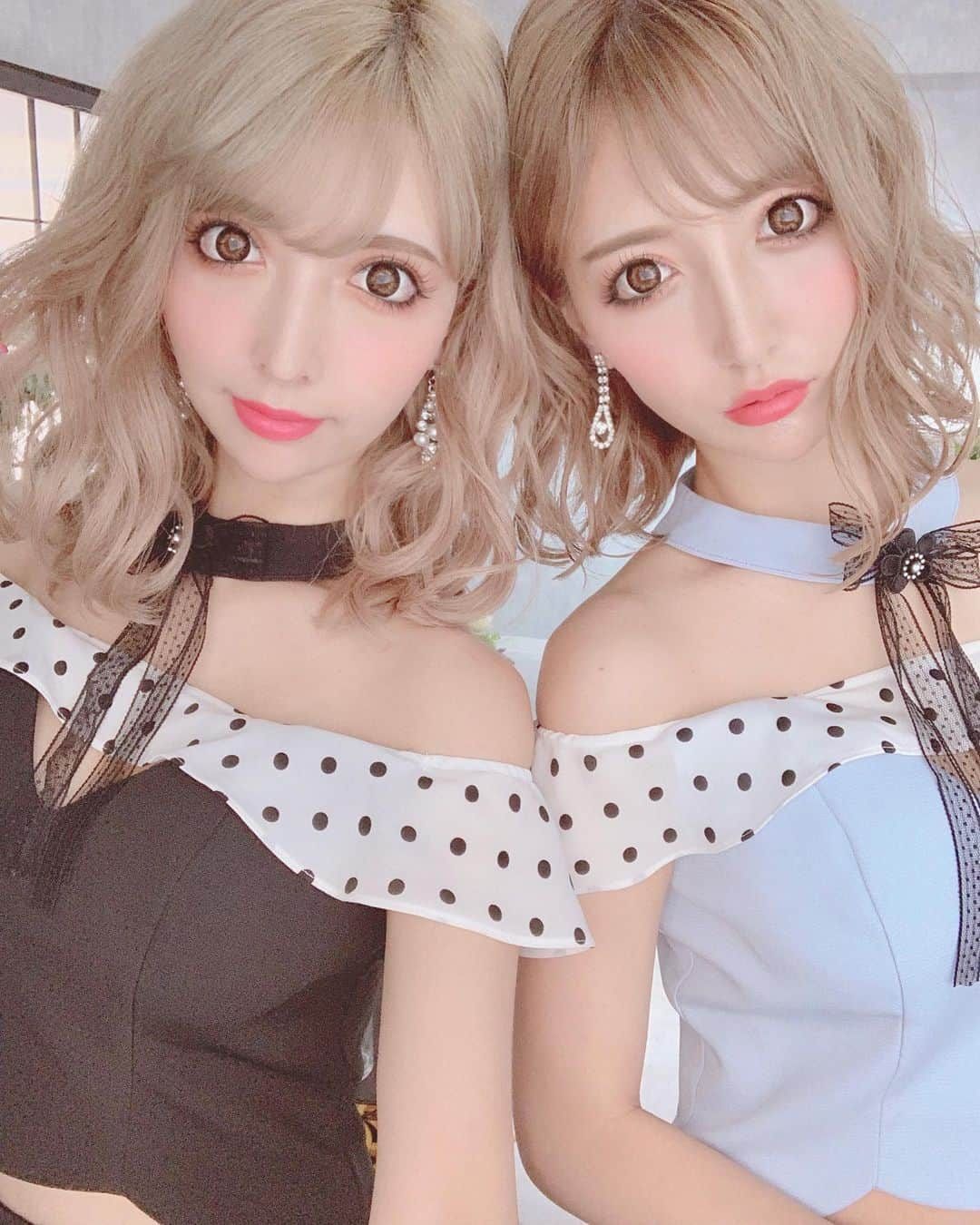 吉川ちえさんのインスタグラム写真 - (吉川ちえInstagram)「今日はドレス撮影がありました🙆‍♀️❤️ 双子で撮影いってきたよ👼💕 . @dazzy_official の撮影だったの💄 めちゃくちゃ可愛いドレスたくさん着たの😗✨ 可愛いドレス着れてうれしー＼(^o^)／💕 . ダウンタイムで鼻が腫れてるから 不安だったけど可愛いドレスとヘアーでテンション高まった☺️❤️❤️ . #dazzystore #キャバドレス #ドレス撮影 #キャバドレス #オフショット」8月8日 19時27分 - yoshikawachie_16