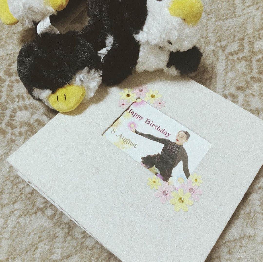 のインスタグラム：「． 2019/8/8 ． ． 本日22歳の誕生日を迎えました😂  皆様からのメッセージを1つずつ読んで こんなにも沢山の方々から応援していただけているんだと実感しました。 ． ． ． 何が何でも。という強い気持ちを持って 今シーズンにのぞみます。 ． ． こんな私を良い時も悪い時も、 変わらず応援し続けてくださる方々がいてくれて、 とても幸せに思います。 ． ここまで支えくれた家族、コーチ、友達、ファンの皆様全ての方々に演技でお返しができるように、 スケートをしていて良かったと思えるように、 最高の形でフィギュアスケート人生を終えれるように 頑張っていきます！ ． ． ． 沢山のメッセージやプレゼントありがとうございました😊❤️ ． ． ． #🎂」