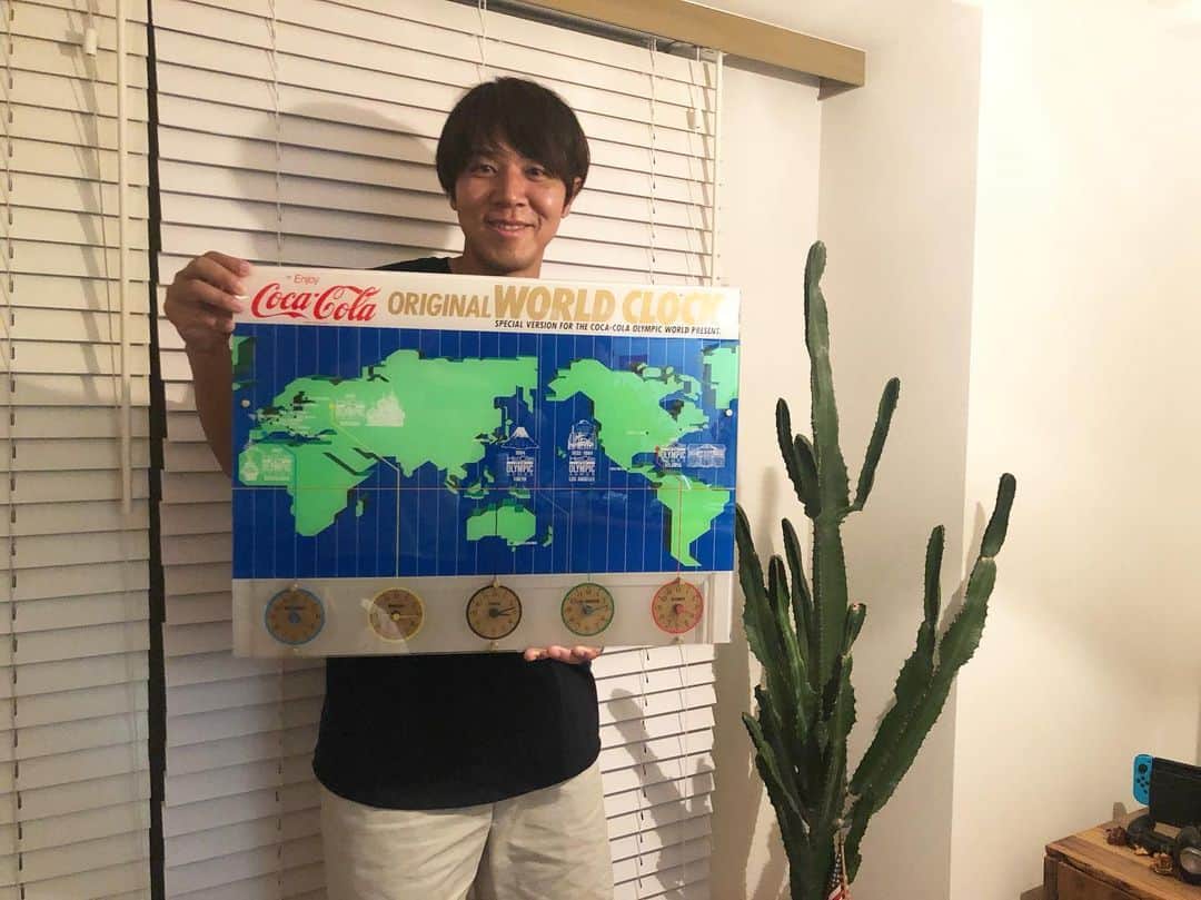 坪倉由幸さんのインスタグラム写真 - (坪倉由幸Instagram)「・ コカ兄さんへのプレゼントは コカ・コーラのWORLD CLOCK。 誕生日おめでとうございます。」8月8日 19時32分 - y.tsubokura