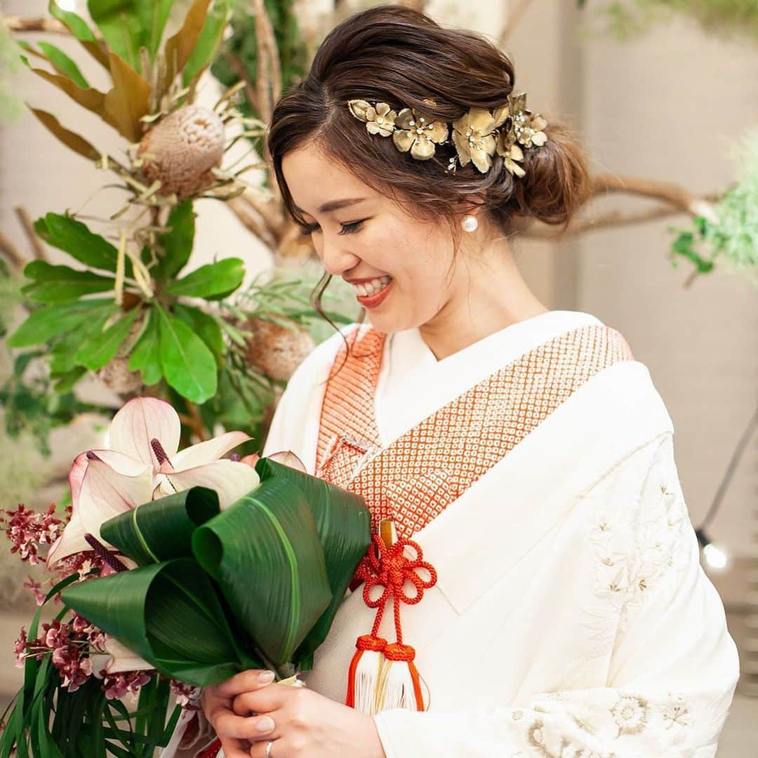 ARCH DAYS Weddingsさんのインスタグラム写真 - (ARCH DAYS WeddingsInstagram)「#和装ウェディング の花嫁さん必見！﻿ ﻿ ﻿ #白無垢 から #色打掛 まで、ARCH DAYS花嫁さんたちのおしゃれな #和装コーディネート 実例をご紹介します💐✨﻿ ﻿ ﻿ ▽このCOLUMNを見るにはストーリーズを☑️﻿ 和婚がリバイバル！白無垢から色打掛までおしゃれな和装コーディネート特集﻿ ﻿ ﻿ ▽ARCH DAYSトップページはこちらから☑﻿ @archdays_weddings﻿ プロフィールのリンクから👰🏻﻿ ﻿ ﻿ ▽バースデー・ベビーシャワーなどの情報を見るなら💁🎉﻿ @archdays﻿ ﻿ ﻿ ----------------------﻿ #archdays #和装 #和装結婚式 #和装婚 #和装結婚式 #和装花嫁 #和装挙式 #和装婚礼 #和婚花嫁 #和婚をもっと盛り上げたい #和婚アイテム #和婚スタイル #和婚花嫁さんと繋がりたい #和婚式 #色打掛選び #色打掛け #色打掛ヘア #色打掛試着 #結婚式準備 #和婚 #白無垢コーディネート #白無垢綿帽子 #白無垢ヘア #白無垢洋髪 #白無垢花嫁 #白無垢姿﻿ ----------------------﻿ https://archdays.com/column/2019/08/08/46989﻿ ----------------------」8月8日 19時40分 - archdays_weddings