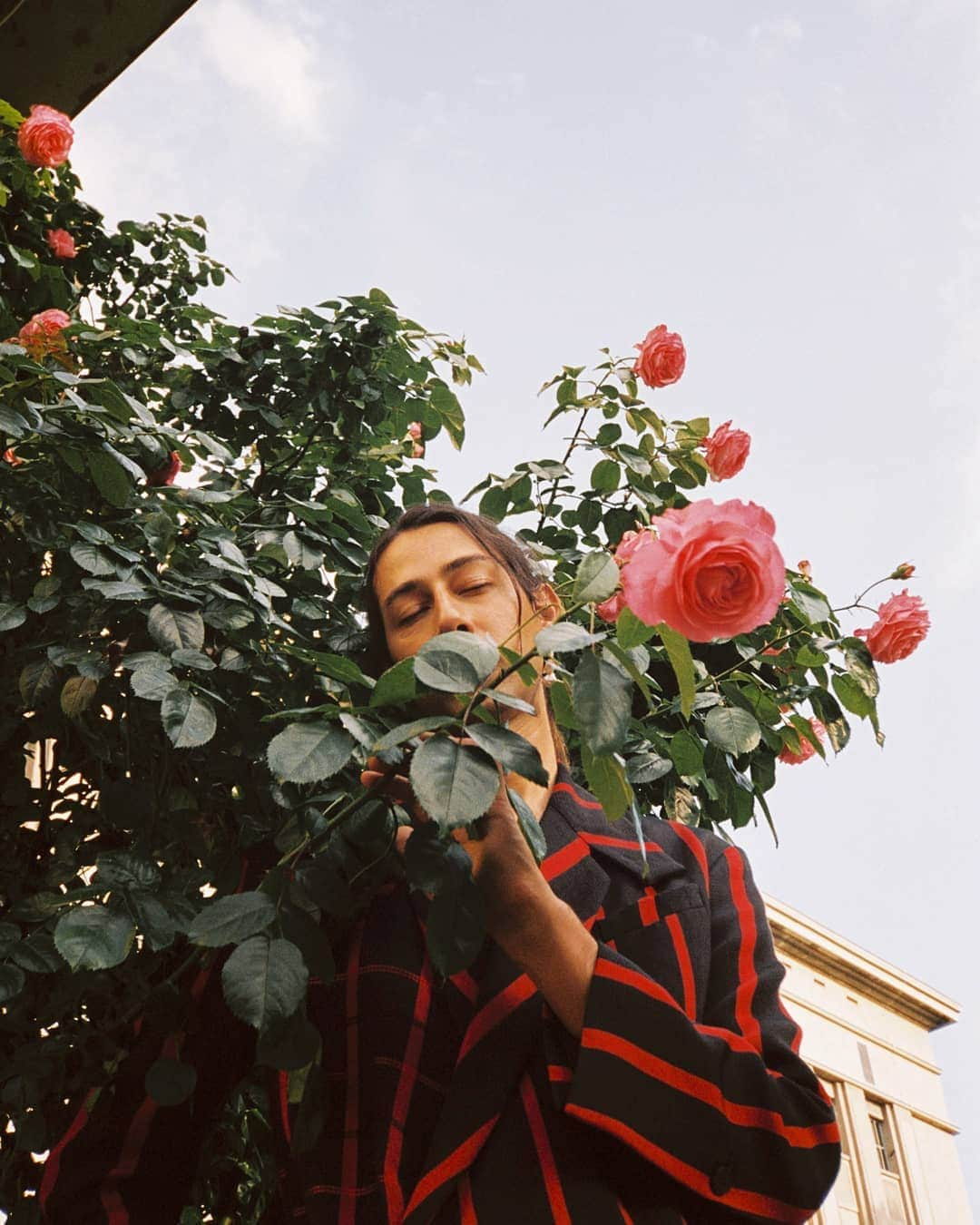 カインドネスさんのインスタグラム写真 - (カインドネスInstagram)「Was my pleasure to shoot with @svenja_trierscheid at Berghain Kantine before the show in June. Wearing @kennethize, styling @nellkalonji 🌹🌹🌹」8月8日 19時48分 - kindnessmusic