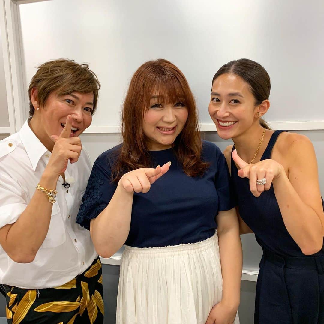 のインスタグラム：「スターティン❤️ 今日のロケ、とても暑くてとても楽しかったです😂❤️ ありがとうございました〜！ #mom #work #fun #love #happy #放送をお楽しみに❤️」