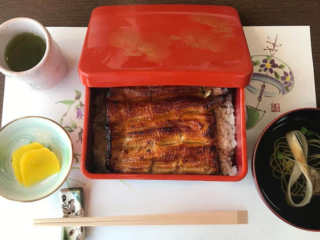 鎮西寿々歌さんのインスタグラム写真 - (鎮西寿々歌Instagram)「#土用の丑の日 は過ぎちゃいましたがどうしても食べたくて。#うなぎ でこの夏を乗り切るぞ。美味しゅうございました。」8月8日 20時03分 - tarasuzuka24