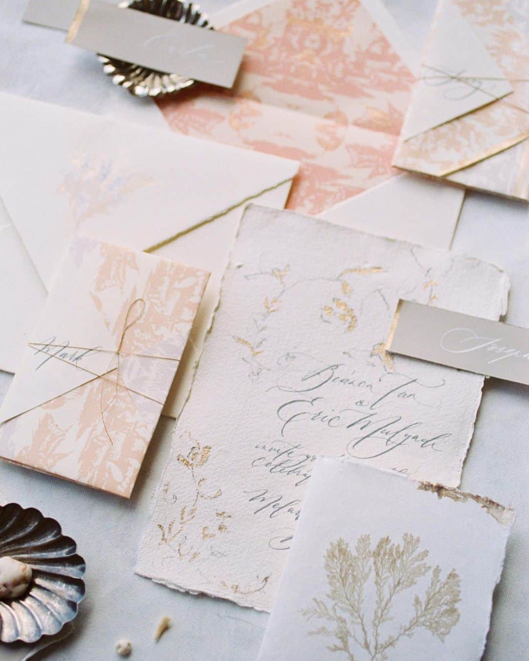 Veronica Halimさんのインスタグラム写真 - (Veronica HalimInstagram)「Recently featured on @magnoliarouge  This wedding invitation bundle was inspired by the traditional ikat pattern in a modern twist, combined with the beautiful color and texture of coral. — Captured by @stepanvrzalaphoto  Planning and styling @hermaidofhonor — #vhcalligraphy #truffypi #カリグラフィー #カリグラフィースタイリング #モダンカリグラフィー #calligraphystyling #カリグラフィーワークショップ #baliwedding #calligraphyid #calligraphy #moderncalligraphy #coral #interior #igersjp #calligrapher #team_jp_西 #handmadepaper #japanspring  #penmanship #ウェディング #ウェディングアイテム #lifestyle #ワークショップ #カリグラファ #スタイリングワークショップ #スタイリング」8月8日 19時55分 - truffypi