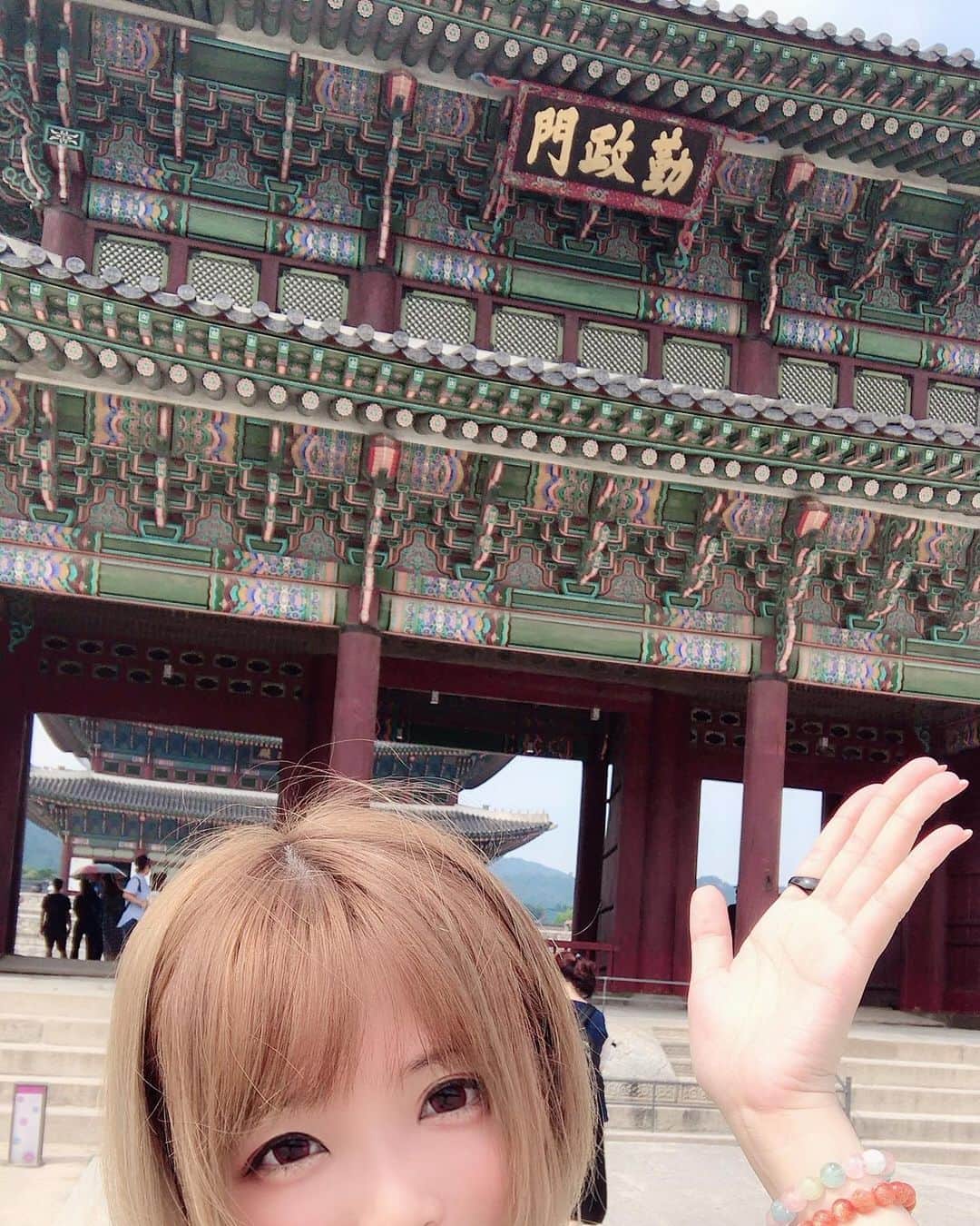 小桃のインスタグラム：「喜歡看韓國宮廷劇！ 終於能一睹景福宮實景！😳✨✨✨ #家族旅行 #韓國 #景福宮 #korea #familytime」