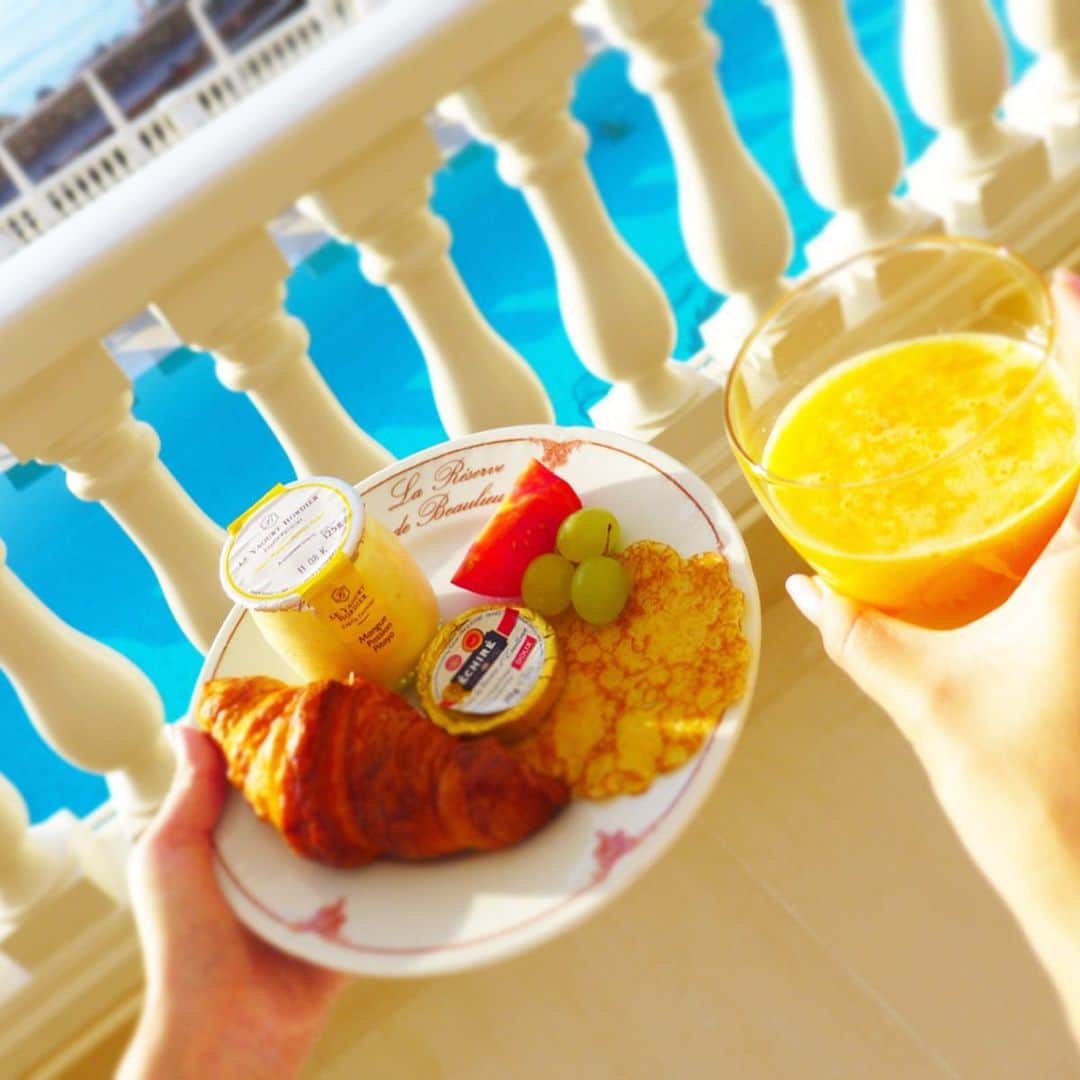 田中麻衣さんのインスタグラム写真 - (田中麻衣Instagram)「旅行はいつも朝ごはんが楽しみ。 食べ過ぎるから旅行中はおなか空く暇がない🤣 #南仏 #南仏旅行 #コートダジュール」8月8日 19時59分 - maitanaka1217