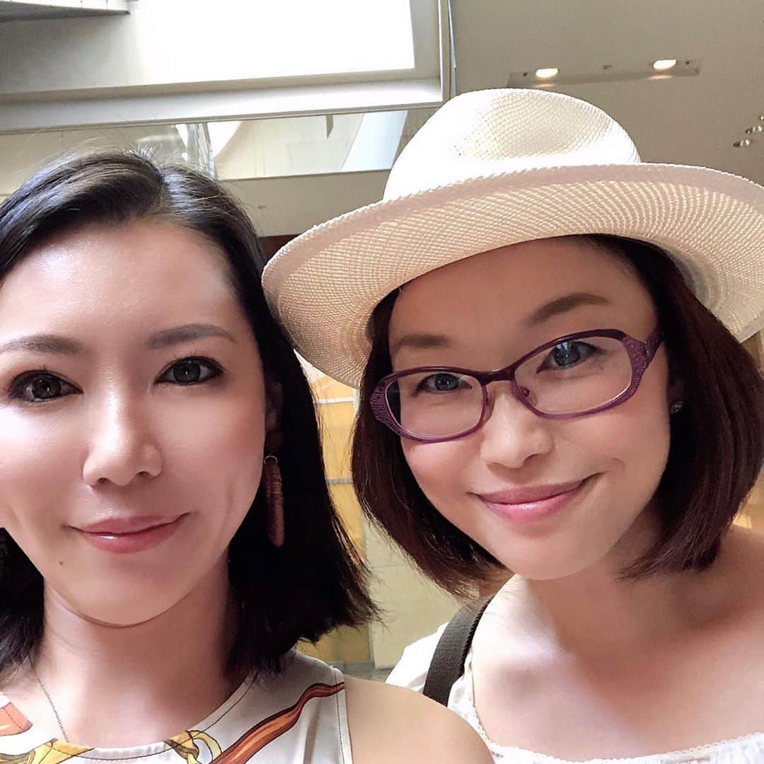 宋美玄さんのインスタグラム写真 - (宋美玄Instagram)「美人女医の先生たちとランチ❤️来月ご出産予定の友利新先生と、奥村智子先生❤️ 子育ての話、お仕事の話などなど楽しすぎてあっと言う間でしたー  #女医 #美人女医 #女子会 #ランチ」8月8日 20時03分 - mihyonsongkobe