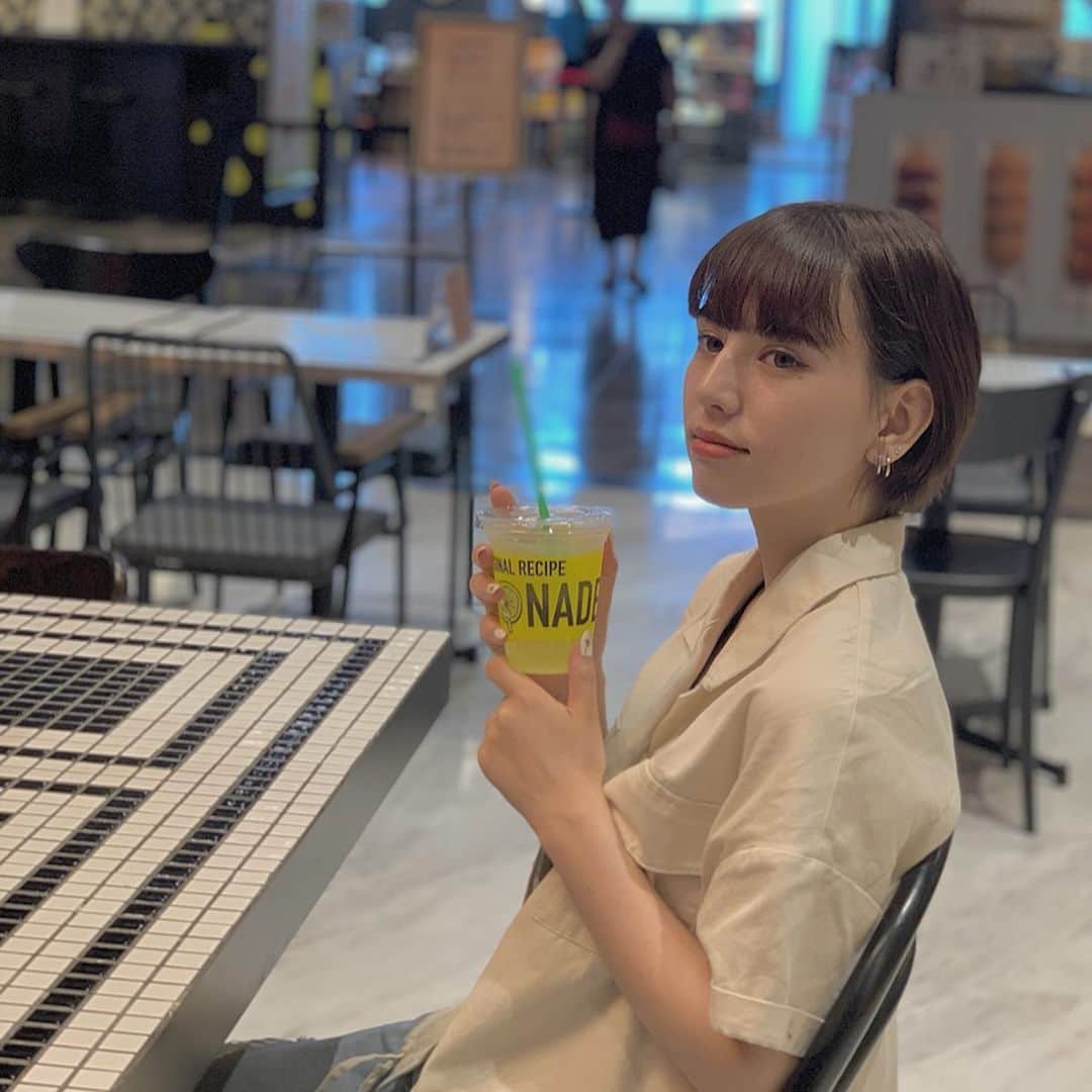 Annaさんのインスタグラム写真 - (AnnaInstagram)「高駅のOPAのレモネード🤤 高校時代馬鹿みたいに飲んでたなあ笑 * 11時だと全然人いないのな高崎、笑 ストーリーの恋話たくさん見させてもらって、恋愛曲作りたくなった笑 ちなみにあたしの作る曲は全部、経験+若干膨らませたりして作ってるのよ😉 #instagood #instalove #instalike #あたしが作る曲はあたしの中身だと思ってもらえたらそんな感じですはいええ #最近暑すぎてとりあえず今は喉が痛い #早くインスタライブしたいわあ #歌いたいわあ」8月8日 20時04分 - anna_mysticeyes