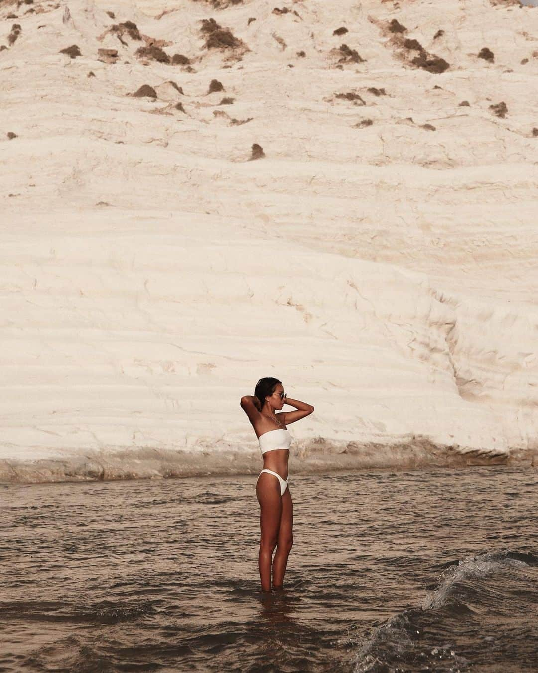 ジュリー・サリニャーナさんのインスタグラム写真 - (ジュリー・サリニャーナInstagram)「#eurosummer ‘19 ☀️🌊」8月8日 20時05分 - sincerelyjules