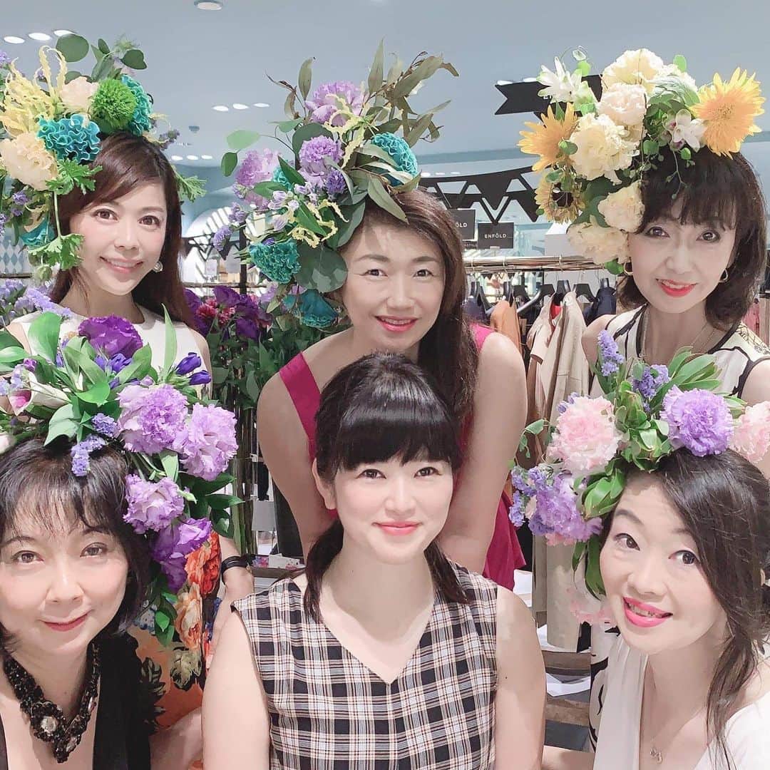 舞香さんのインスタグラム写真 - (舞香Instagram)「今日は砂山 さつきさんにお誘い頂き 渋谷西武で開催されている 夏の花衣体験に行ってきました♡  清和 千尋さんに生花を盛り盛りと 頭にアレンジしていただきトキメキました🌼  11日まで開催していて おトクな価格で花衣が体験できるので ぜひみなさん行ってみてください😆✨ @hanagoromo_luna_fleuge  #花衣 #ルナフルージュ #hanagoromo  #清和千尋  #フラワー  #幸せな時間  #インスタ映え  #渋谷  #どんな時でもハッピー野郎  #楽しく生きる  #魔法の生き方  #maikaland」8月8日 20時16分 - maika.mahou