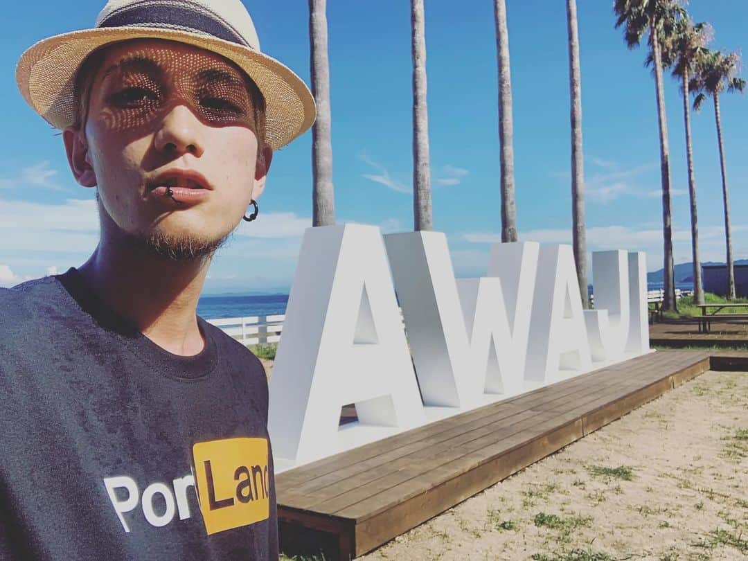 のインスタグラム：「どちらかと言うとPort Land。  @forestknt ありがとう。 #portland #pornhub #เสื้อpornhub  #誰も気づいてくれない」
