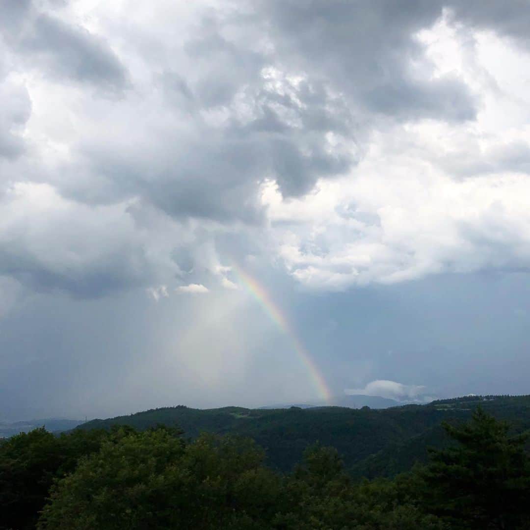 合田経郎さんのインスタグラム写真 - (合田経郎Instagram)「福島に来た。 桃のパフェうま。 山の上から虹が見えて、いい日だな。 #福島県で夏休み」8月8日 20時25分 - tgdwf