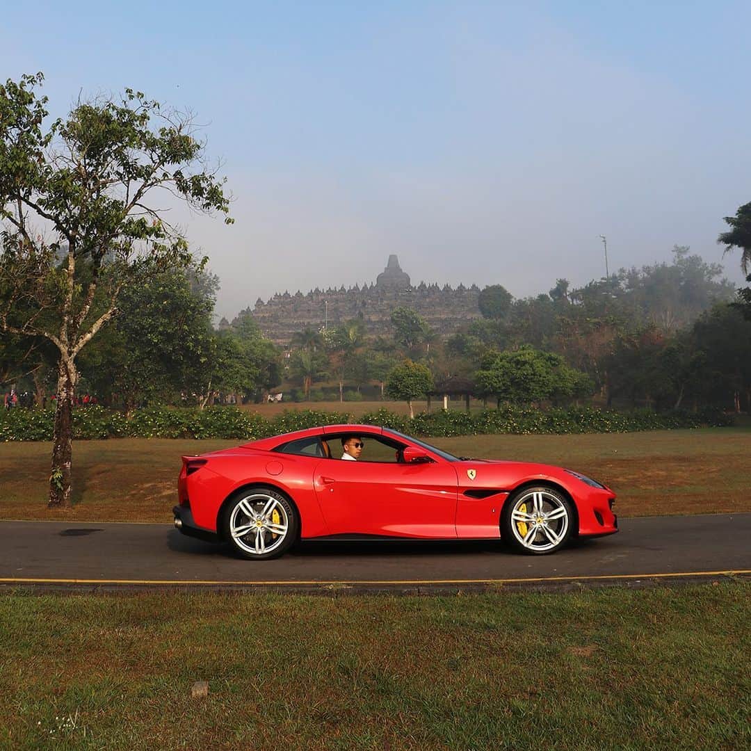 Ferrari Japanさんのインスタグラム写真 - (Ferrari JapanInstagram)「#wondersoftheworld （世界の七不思議）のひとつにスタイリッシュに到着。  #FerrariPortofino をさらにご覧になりたい場合は、プロフィールのリンクをタップ。  #JourneyWithFerrariPortofino #FerrariDrivingExcellence #FerrariPortofinoExperience #Indonesia #Yogyakarta #BorobudurTemple #CandiBorobudur」8月8日 20時42分 - ferrarijpn