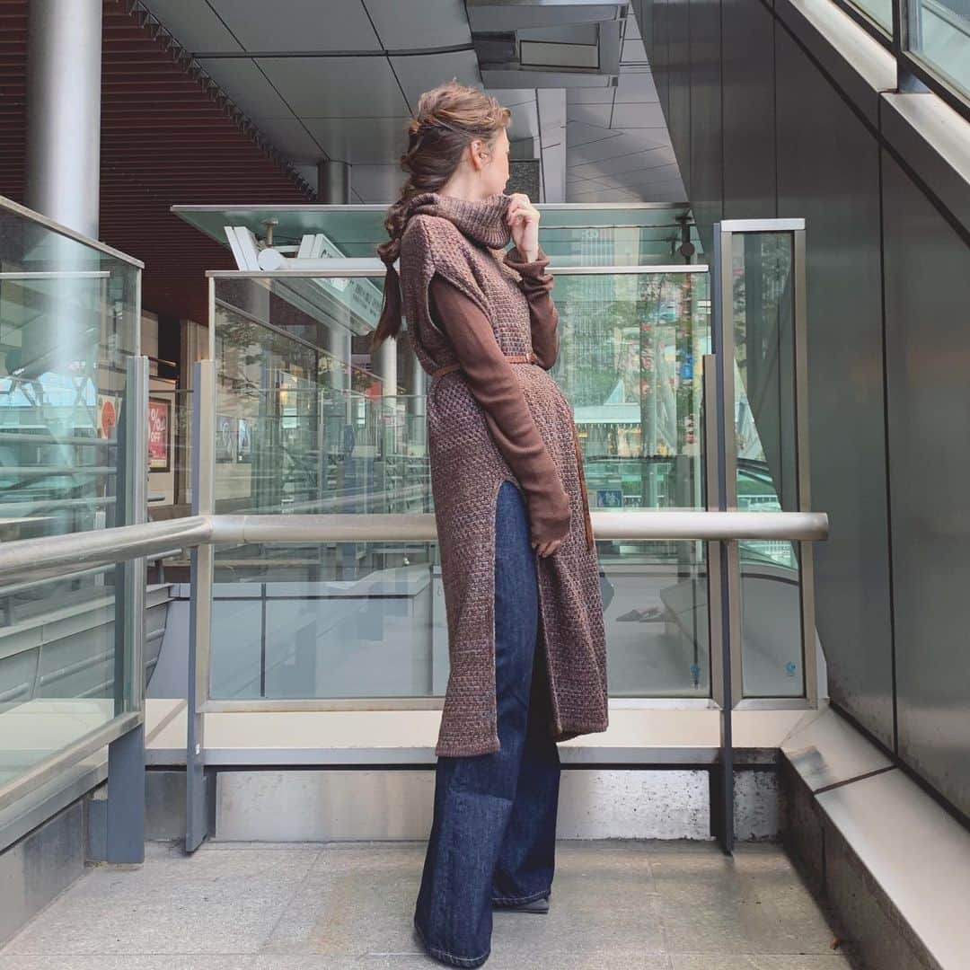ungrid_minamiのインスタグラム：「. あしたからwinter item予約販売あります❤︎ 私が着てるのもチョコレートのようなブラウンが可愛い🤤 . @ungrid_official @ungrid_staffsnap #Ungrid#アミュプラザ博多」