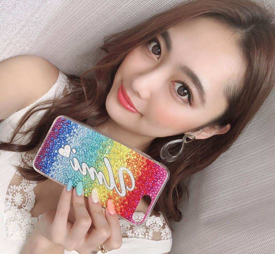 みうらうみさんのインスタグラム写真 - (みうらうみInstagram)「世界一どストライクなiPhoneケース作ってもらいました🥺🥺 . こんな可愛い携帯ケースみたことない💕 . しかも爪ともマッチしてる🤣 . 携帯ずっとみてられる🌈 るんるん . #iphoneケース #アイフォンケース #レインボー #レインボーケース #レインボーガール #デコケース #キラキラケース #キラキラ」8月8日 20時57分 - miuraumi1207