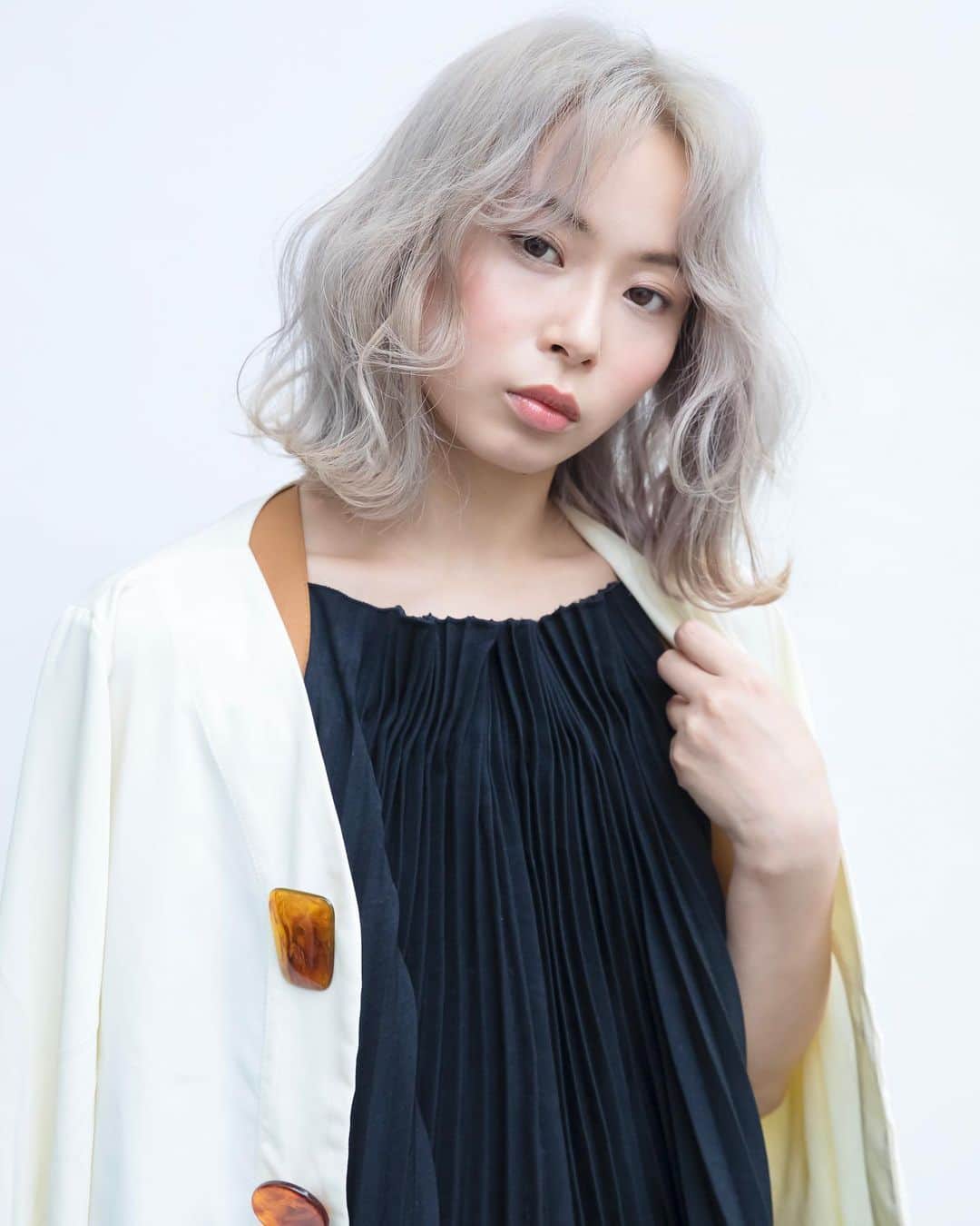のインスタグラム：「@shiseidopro_jpn のBLEACH MASTER 🌊 @fashionsnapcom に載ってるよ☄️ 凄く綺麗な色だったからまたしたいなぁ。まっ金金か坊主にしたい🦲👩‍🦲💥 ありがとうございました🌈  #資生堂プロフェッショナル #ブリーチマスター #BleachMaster #me #gosaki」