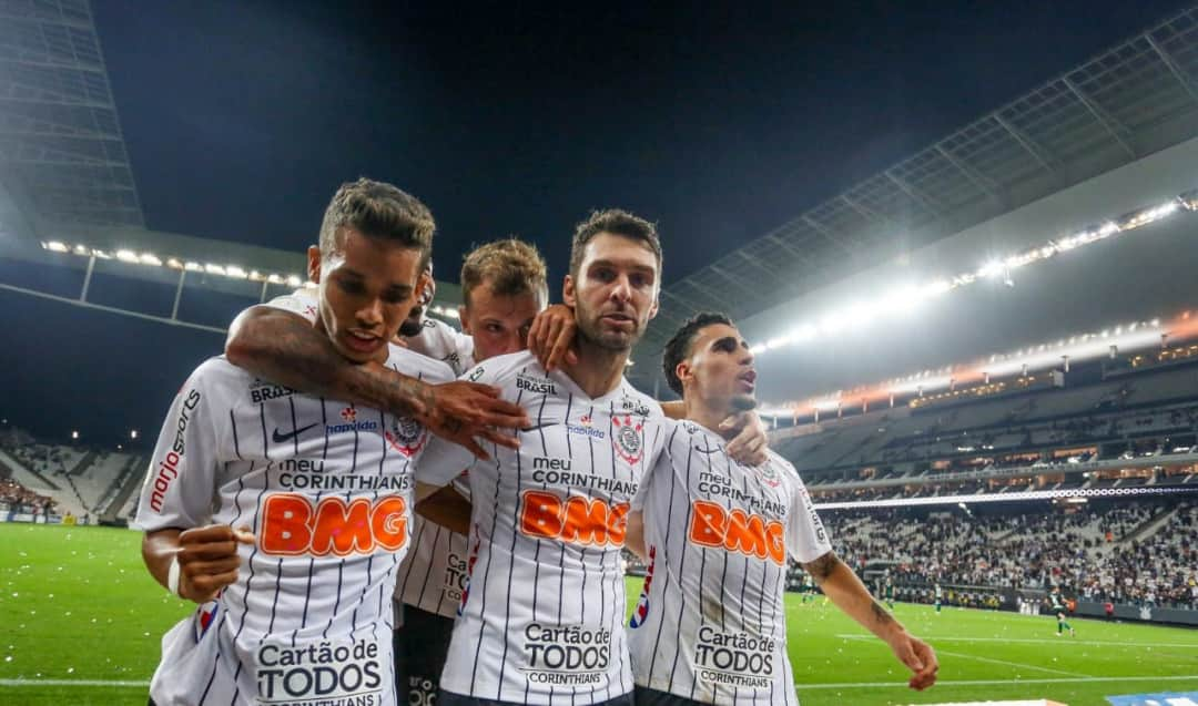 コリンチャンスさんのインスタグラム写真 - (コリンチャンスInstagram)「Aqui é Corinthians! Bom dia, Fiel!⠀ ⠀ 📷 Rodrigo Coca/Agência Corinthians⠀ ⠀ #VaiCorinthians #Corinthianismo #FielAtéoFim#MeuBMG #NãoÉSóPatrocínio #TimeDoPovo #Corinthians #Timão#CorinthiansTV #FielTorcedor#AFielÉFoda #UmSoCorinthians #NikeFutebol #Joli #EstrellaGalicia #UniversidadeBrasilOficial #ÉPositivo #CorinthiansÉPositivo #LoucoPotyCorinthians #PostosALE #ALEnoTimão #TODOSportiCorinthians #CartãodeTODOSCorinthians #TODOSpeloTimão⠀⠀」8月8日 21時00分 - corinthians