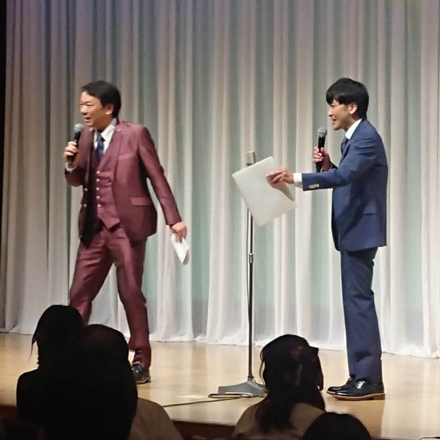 のインスタグラム：「8/8（木）本日の合格者 マジシャンズ、職人、ルサンチマンズ、ボニーボニー、モンスターエンジン、チャイルドプリンス、オレンジロード、ジンカンバンジ、天才ピアニスト、相乗効果、苺村長、サンパウロ、放課後ボーイズ、熱いお茶、エンペラー、プードル、ガンガンファンキービート、ハイツ友の会、カベポスター、マトイ、まるます、傀儡兄弟、２％、スナフキンズ、爛々、以上の25組が2回戦進出です！ 本日のナイスアマチュア賞は 「ふるさとhighschool」に決定！ おめでとうございます！ #M1 #M1グランプリ  #ナイスアマチュア賞  #MCは #ヘッドライト」