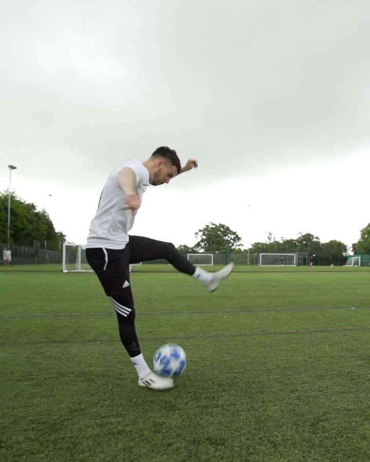 F2Freestylersのインスタグラム：「OMG THAT TOUCH 🤤👀😎🤯」