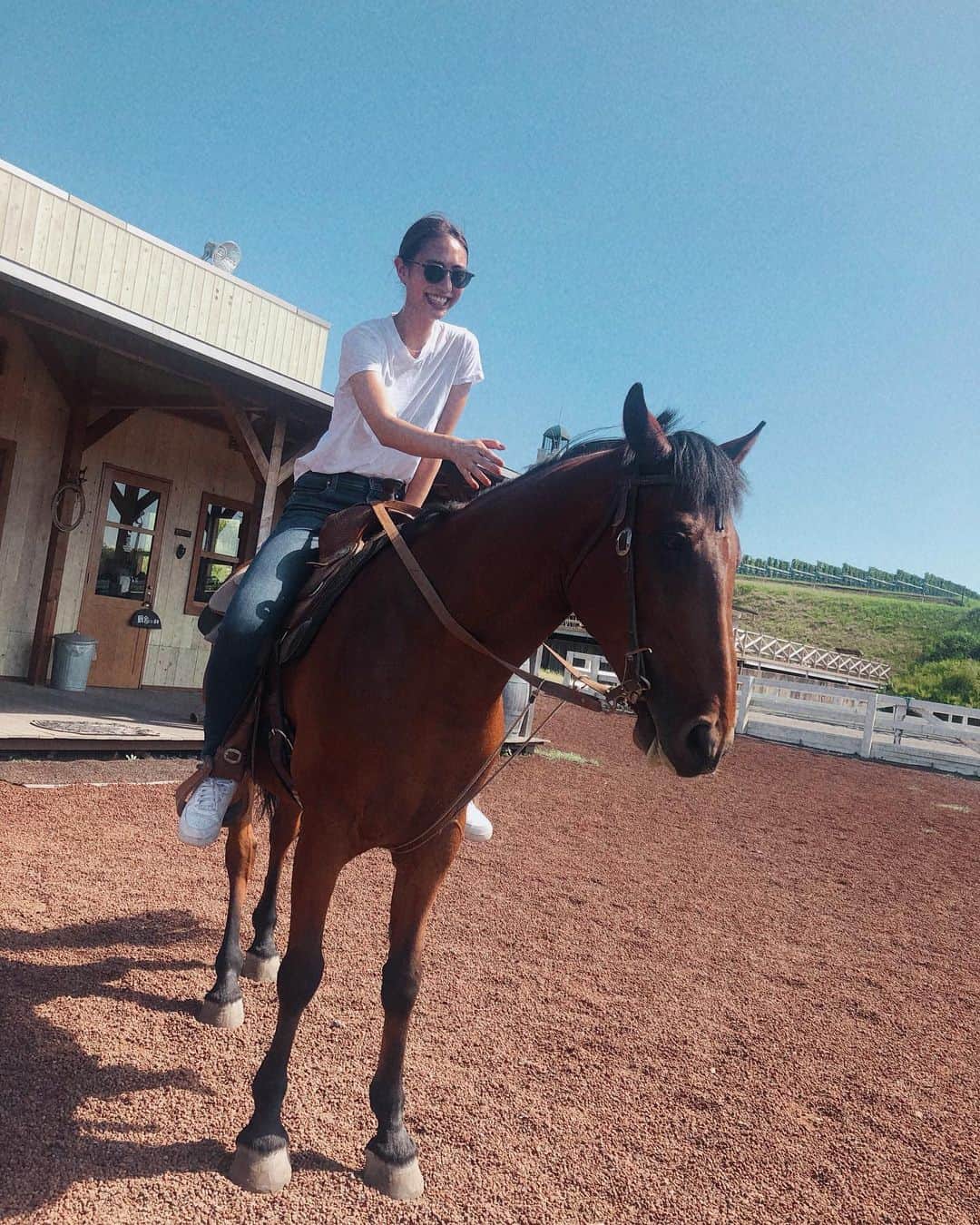 土屋巴瑞季さんのインスタグラム写真 - (土屋巴瑞季Instagram)「今日は伯母と、ぶどう畑の中を乗馬させてもらいました🐴」8月8日 21時20分 - hazukitsuchiya