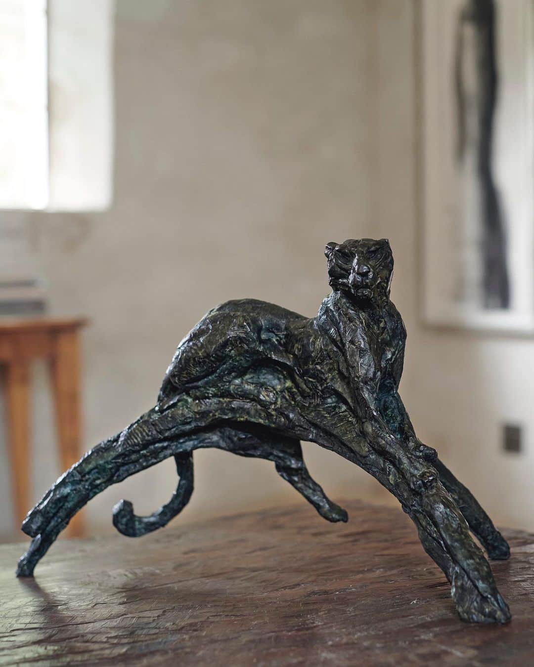 クリスティーズさんのインスタグラム写真 - (クリスティーズInstagram)「‘My starting point is always nature’ – Dylan Lewis, one of the world’s leading contemporary sculptors, shows us around his studio and the incredible sculpture park in South Africa.⠀ .⠀ Watch the interview on our IGTV, or see more in Stories.⠀ .⠀ Dylan Lewis (b. 1964)⠀ 1. ‘Sitting cheetah pair’, 2004. Estimate: £40,000-60,000.⠀ 2. ‘Lying leopard maquette’, 2012. Estimate: £4,000-6,000.⠀ 3. Dylan Lewis in his studio. © Pardus Fine Art CC⠀ .⠀ Dylan Lewis: Shapeshifting – 10 September at Christie’s London.⠀ .⠀ @dylanlewissculpturegarden @christiesinteriors #InternationalCatDay #art #artwork #artist #sculpture #dylanlewis #leopard #cat #cats #instacat #catsofinstagram」8月8日 21時22分 - christiesinc