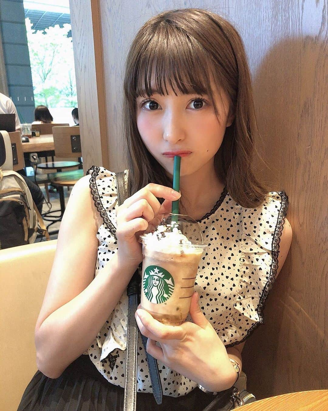 華山志歩さんのインスタグラム写真 - (華山志歩Instagram)「新作飲んだよ〜🤤」8月8日 21時25分 - shiho_hanayama_official