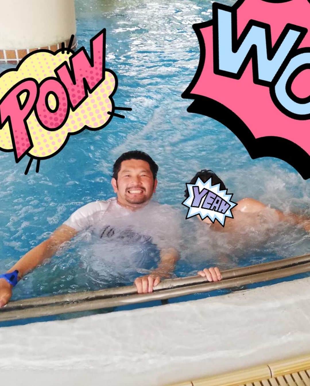 知念芽衣さんのインスタグラム写真 - (知念芽衣Instagram)「楽しみにしていた Summer vacation 🍉🌴 のはずが、嵐の沖縄😭  家でじっとするより、 ホテルでアクティビティ🙋‍♀️🙋‍♂️✨ プールで夫が楽しそうに 可愛い笑顔だったので😊😂🙄 私は満足です🤓  これから皆で人狼ゲーム😈  #おきなわ #うちなんちゅ #ホテル日航アリビラ  #summervacation #夏休み  リュックサック姿がツボ。」8月8日 21時29分 - meichinen
