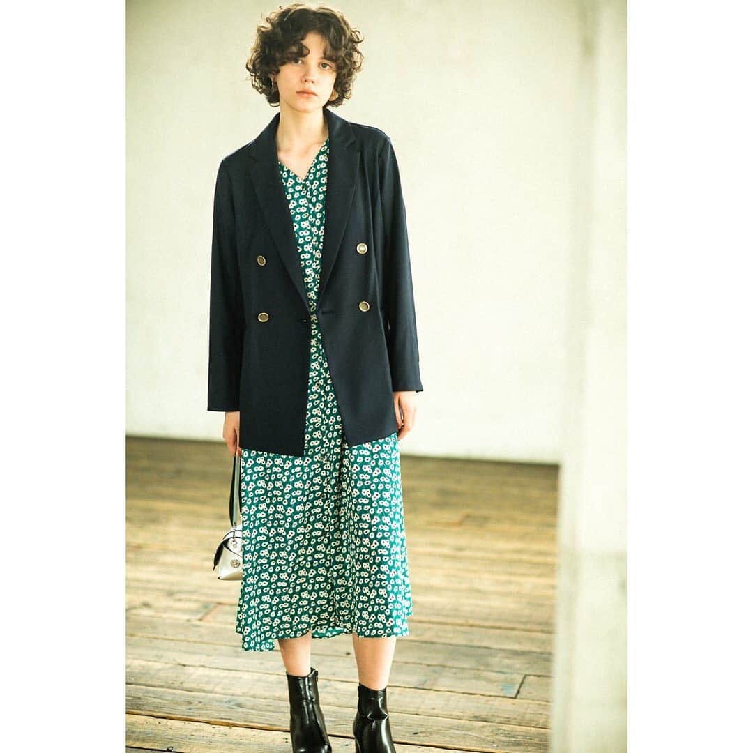 le. coeur blancさんのインスタグラム写真 - (le. coeur blancInstagram)「・﻿ 2019﻿ le.coeur blanc﻿ AUTUMN COLLECTION Vol.1﻿ "Trad&Classical × Preppy"﻿ ・﻿ #1﻿ ・﻿ jacket:¥18,360-﻿ one-pice:¥16,200-﻿ pierse:¥1,080-﻿ bag:¥10,260-﻿ boots:¥12,960﻿- ・﻿ ﻿ #lecoeurblanc #ルクールブラン﻿ #autumn#lookbook#collection#style﻿ #coordinate#fashion#le_web﻿ ﻿  WEBカタログvol.1本日より公開です＊﻿ プロフィールのURLをCheck‼︎」8月8日 21時31分 - lecoeurblanc_official