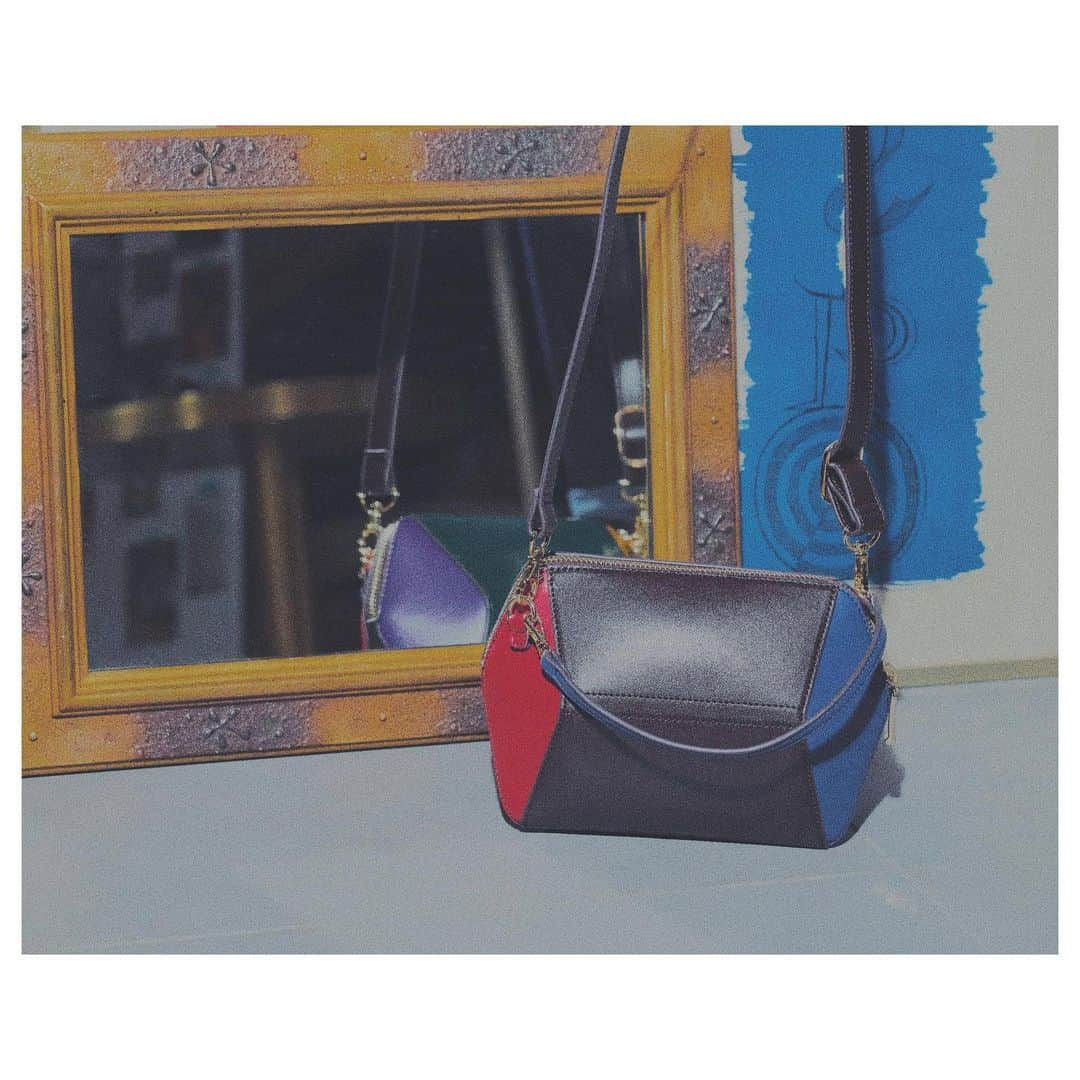 Lily Brownさんのインスタグラム写真 - (Lily BrownInstagram)「- multi color bag - ﻿ ﻿ ﻿#lilybrown #リリーブラウン﻿ #autumn #autumncollection ﻿ #vintage #vintagefuture #店頭入荷中」8月8日 21時32分 - lily_brown_official