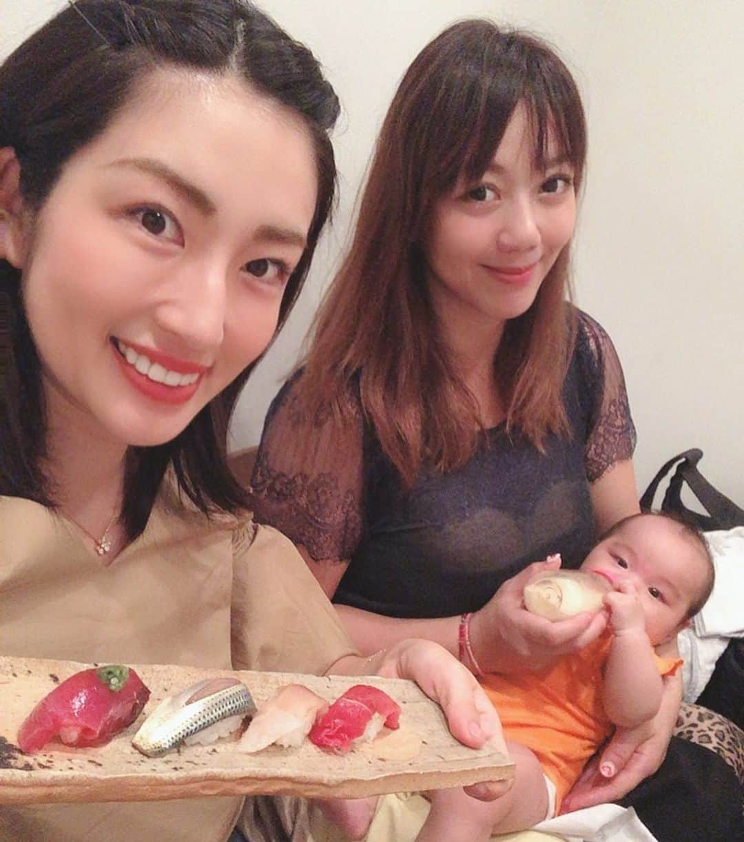 庄司ゆうこさんのインスタグラム写真 - (庄司ゆうこInstagram)「最近のランチ✨全然アップが追いついてない😂笑 銀座にある柿安ってお店は個室の座敷があるので、子連れランチにオススメなお店です✨今、先輩ママたちに色々教えてもらいながら少しずつ開拓していってるのでまたステキなお店発見したら紹介しますっ🤗✨ #銀座ランチ#柿安#しゃぶしゃぶ#すき焼き#恵比寿ランチ#喜一#鮨#恵比寿ガーデンプレイス#先輩ママ#ふみかちゃんと#女の子ママ#新米ママ#生後3カ月#ももちゃんです🤗」8月8日 21時33分 - yuko.shoji