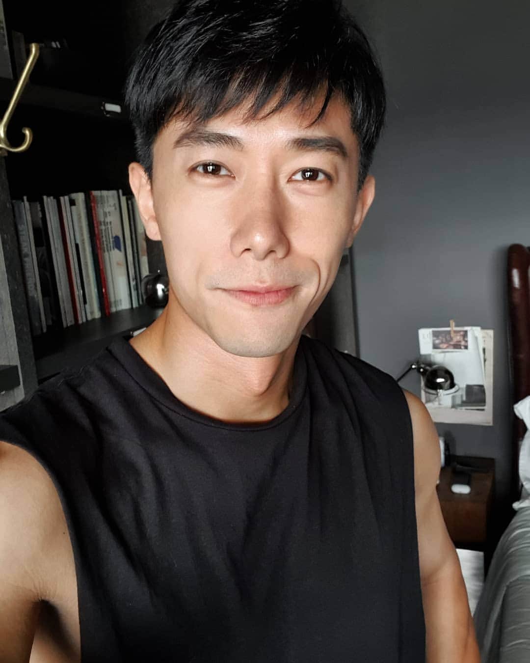 デスモンド・タンのインスタグラム：「My first earthquake experience today! A 5.9-magnitude earthquake! 😱 第一次感受地震! 蛮可怕的! Thank you for all the well-wishes from SG. I'm all safe, don't worry!  The quake hit Taipei this morning at 5am and I was woken up by a huge jolt when I was in the bed. It felt like someone hit the bed with a hammer and then the entire room was just swaying vigorously. Then my phone started buzzing loudly because of the emergency alerts. It was quite a scary experience because I was living on high floor.  How to did I conquer the fear? Well, I instinctively went right back to sleep because I've an early shoot today!  P.S. A strong typhoon is hitting Taipei tonight, pray for us in Taiwan please!」