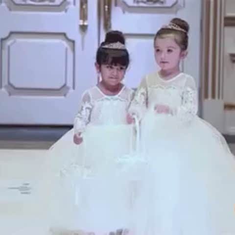 ニコール・ ポリッツィのインスタグラム：「STAHP! I cannot wait for tonight’s episode of @lauren_sorrentino & @mikethesituation wedding! TONIGHT AT 8 on MTV🖤」