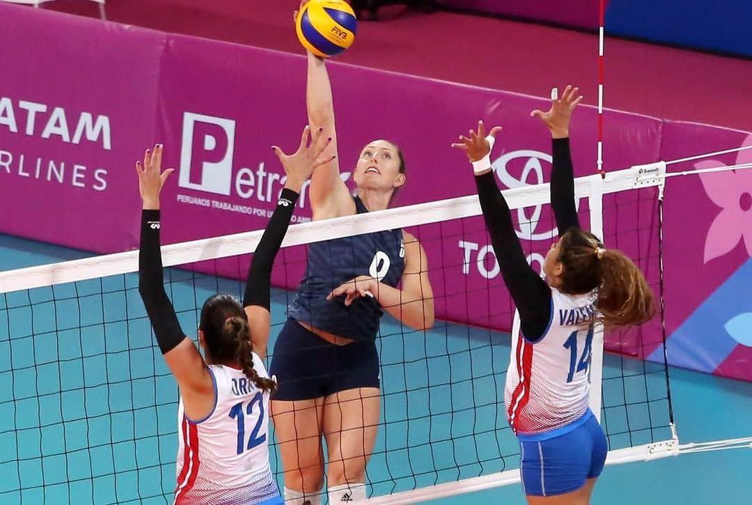 USA Volleyballさんのインスタグラム写真 - (USA VolleyballInstagram)「Sarah Wilhite Parsons scored 16 points in rallying @usavwnt past Puerto Rico in five sets in the #PanAmGames. Hannah Tapp and Danielle Cuttino added 13 points. @teamusa faces Brazil on Friday with the winner advancing to the semis. --- Recap on usavolleyball.org」8月9日 8時31分 - usavolleyball