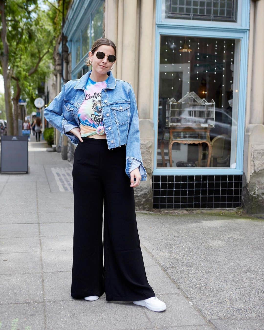 Nordstromさんのインスタグラム写真 - (NordstromInstagram)「"No matter the season you'll *always* find me in favor of all things high-waisted. For summer, I'm opting out of denim (on the bottom, at least!) and reaching for lightweight, good-with-the-wind options I can take from work to wherever the week might lead! A colorful tee pulls me out of my monochrome tendencies, but you'll never find me without a pair of white sneakers. :)" - #Nordstrom Creative Social Editor, Logan, on how she's changing up her go-to silhouette for optimal summer styling.」8月9日 8時31分 - nordstrom
