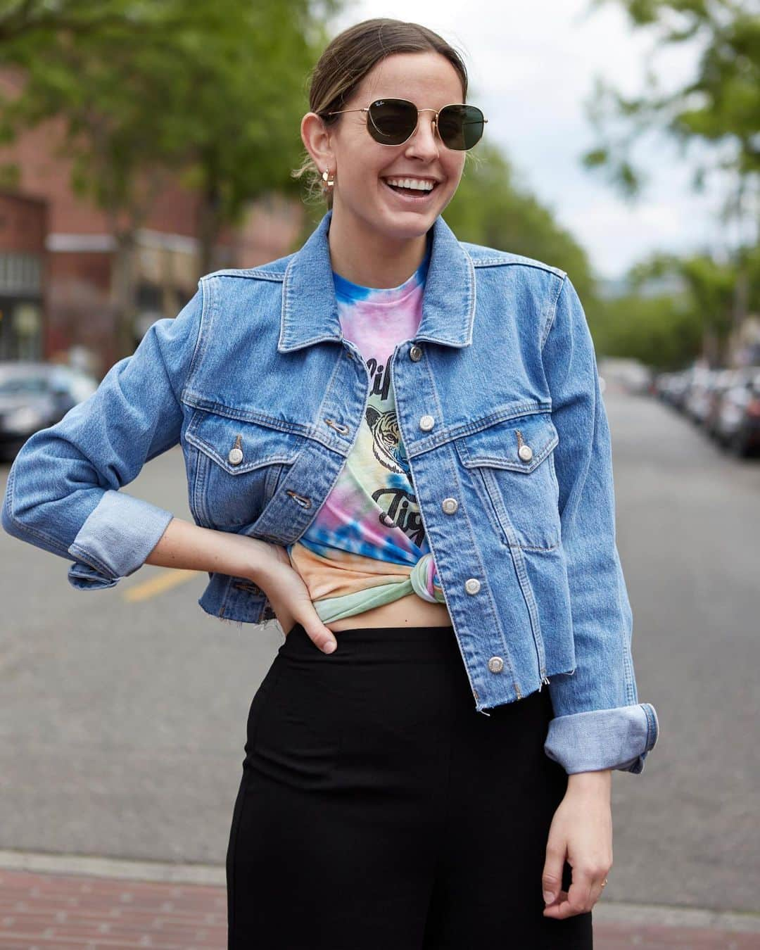 Nordstromさんのインスタグラム写真 - (NordstromInstagram)「"No matter the season you'll *always* find me in favor of all things high-waisted. For summer, I'm opting out of denim (on the bottom, at least!) and reaching for lightweight, good-with-the-wind options I can take from work to wherever the week might lead! A colorful tee pulls me out of my monochrome tendencies, but you'll never find me without a pair of white sneakers. :)" - #Nordstrom Creative Social Editor, Logan, on how she's changing up her go-to silhouette for optimal summer styling.」8月9日 8時31分 - nordstrom