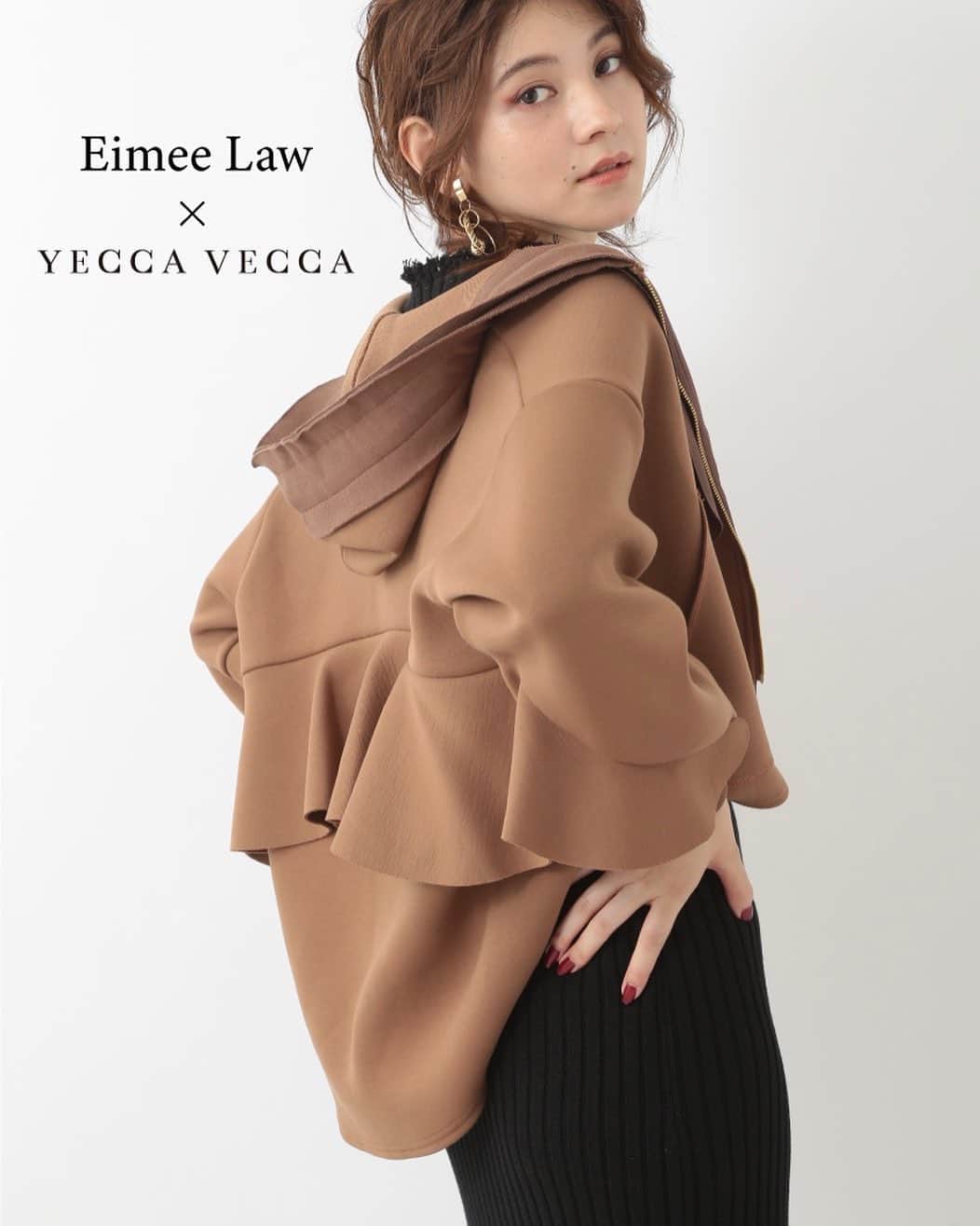 イェッカヴェッカさんのインスタグラム写真 - (イェッカヴェッカInstagram)「YECCA VECCA×Eimee Law ・ 昨年のデビューからSNS等で話題のブランド"Eimee Law"とYECCA VECCAのコラボアイテムが昨日より発売スタートしています！！ ・ ・ ボンディング素材の張り感を活かした立体的な作りのパーカ。 ・ ビッグシルエットのデザインは、羽織るだけで抜け感のあるスタイルが完成。 大きめフリルで存在感のあるパーカならカジュアルモードにキマります◎ ・ 既に完売間近のアイテムもございます。 是非YECCA VECCA直営店各店でご覧ください。 ・ ・ ボンディングパーカ ¥14,800+税 ・ ・ ------------------------------------------------ #YECCAVECCA #イェッカヴェッカ #aw #秋服 # autumn #eimeelaw」8月9日 8時32分 - yeccavecca