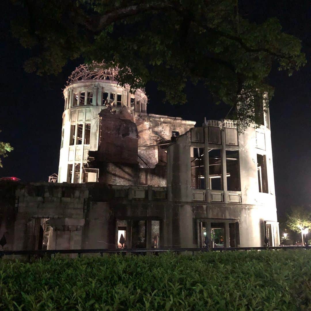 村本大輔さんのインスタグラム写真 - (村本大輔Instagram)「真夜中の観光客が誰もいない時にいく。すごく感じれる。広島原爆ドーム。やっぱり来て良かった。  I go when there are no tourists at midnight.  I can feel it.  Atomic Dome. #Hiroshima」8月9日 6時59分 - muramotodaisuke1125