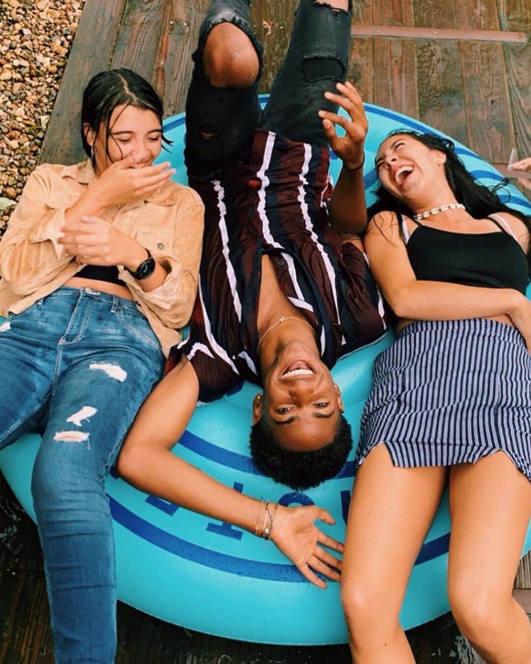 Hollister Co.さんのインスタグラム写真 - (Hollister Co.Instagram)「HCON is coming to a close, but the friendships & memories are just getting started 🌞💕 (We're not crying you're crying.) 📷: @sirthestar  #HollisterCollective」8月9日 7時02分 - hollister