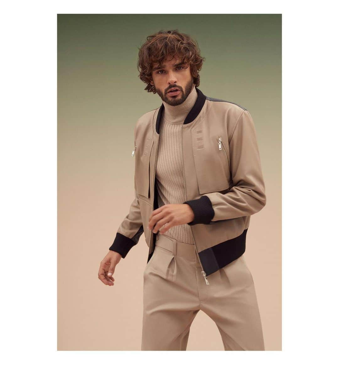 マーロン・テシェイラのインスタグラム：「—- 💥 The new collection of @torinno27 💥 —- Nova coleção da @torinno27 chegou e o lançamento acontece hoje 08/08 das 19h às 0h no @cartel011 ✨🔥 —- 🎩...Peace&Light...♻️ —- #VemConferir #NovaColecao #Torinno #Cartel011 #GoodVibesOnly」
