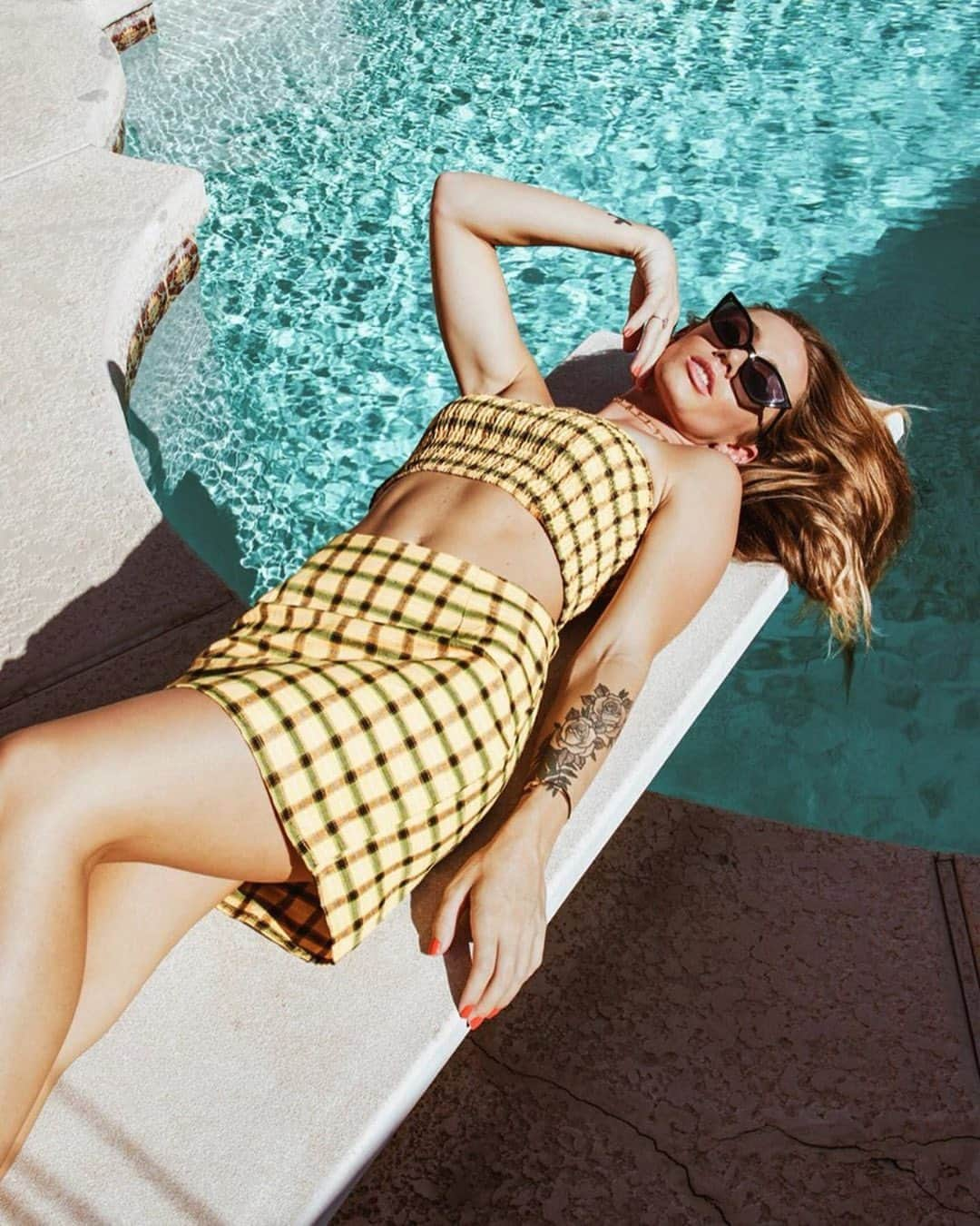 SHEINさんのインスタグラム写真 - (SHEINInstagram)「Sun-Daze🕶️🌞 @christinaeileen Search '447632' link in bio. #SHEIN #SHEINgals #SHEINstyle #SHEINss2019 #top #skirt #plaid」8月9日 7時17分 - sheinofficial