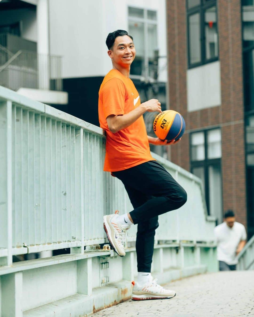 落合知也のインスタグラム：「本日発売のFine9月号スニーカー特集にて。これは撮影した際のアザーカット。本誌ではまた違った写真とインタビューが掲載されてるので、是非チェックお願いしますー！！」