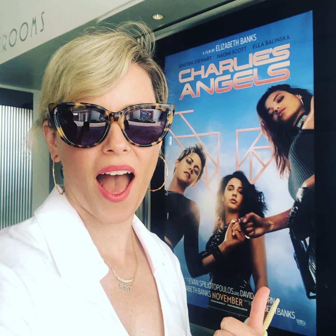 エリザベス・バンクスさんのインスタグラム写真 - (エリザベス・バンクスInstagram)「Who always brightens my day? These @charliesangels #kristenstewart @naomigscott @ellabalinska ❤️」8月9日 7時23分 - elizabethbanks