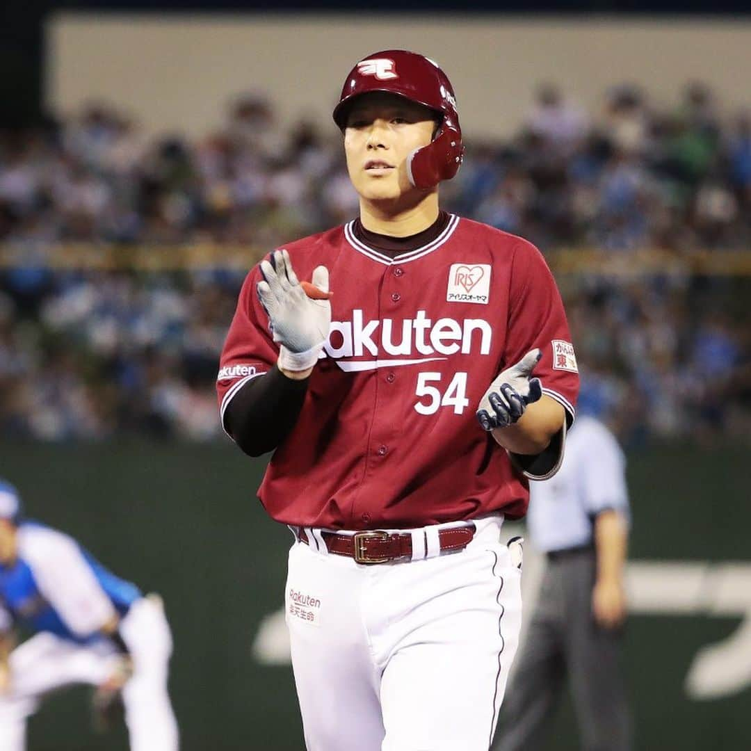 東北楽天ゴールデンイーグルスさんのインスタグラム写真 - (東北楽天ゴールデンイーグルスInstagram)「⚾️ ⚾️L 7-11 E⚾️ 5時間を超えた激戦を制して10連戦目を勝利で収めた‼️ ヒーローは25号ソロを含む2安打4打点の浅村選手👏🏼 初回に銀次選手の2点タイムリー2ベースで先制すると 3回には和田選手の2点タイムリーヒットで5点リード💯 6回の最大のピンチでは辛島選手が 慣れないワンポイントでの登板で三振を奪う👍🏼 同点の9回には松井選手が登板し8試合連続無失点✨ #rakuteneagles #RESTART #日本一の東北へ #浅村栄斗 #銀次 #和田恋 #辛島航 #松井裕樹」8月8日 23時36分 - rakuten_eagles