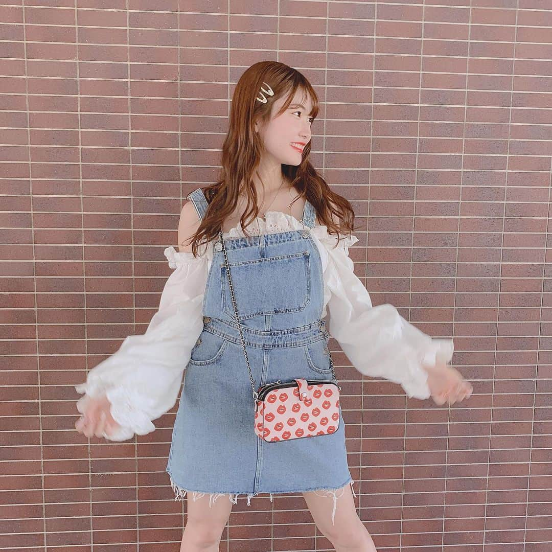 平田詩奈さんのインスタグラム写真 - (平田詩奈Instagram)「﻿ オーバーオールにオフショル🍒﻿ ﻿ ﻿ #しいなのワードローブ」8月8日 23時39分 - shiina__0822