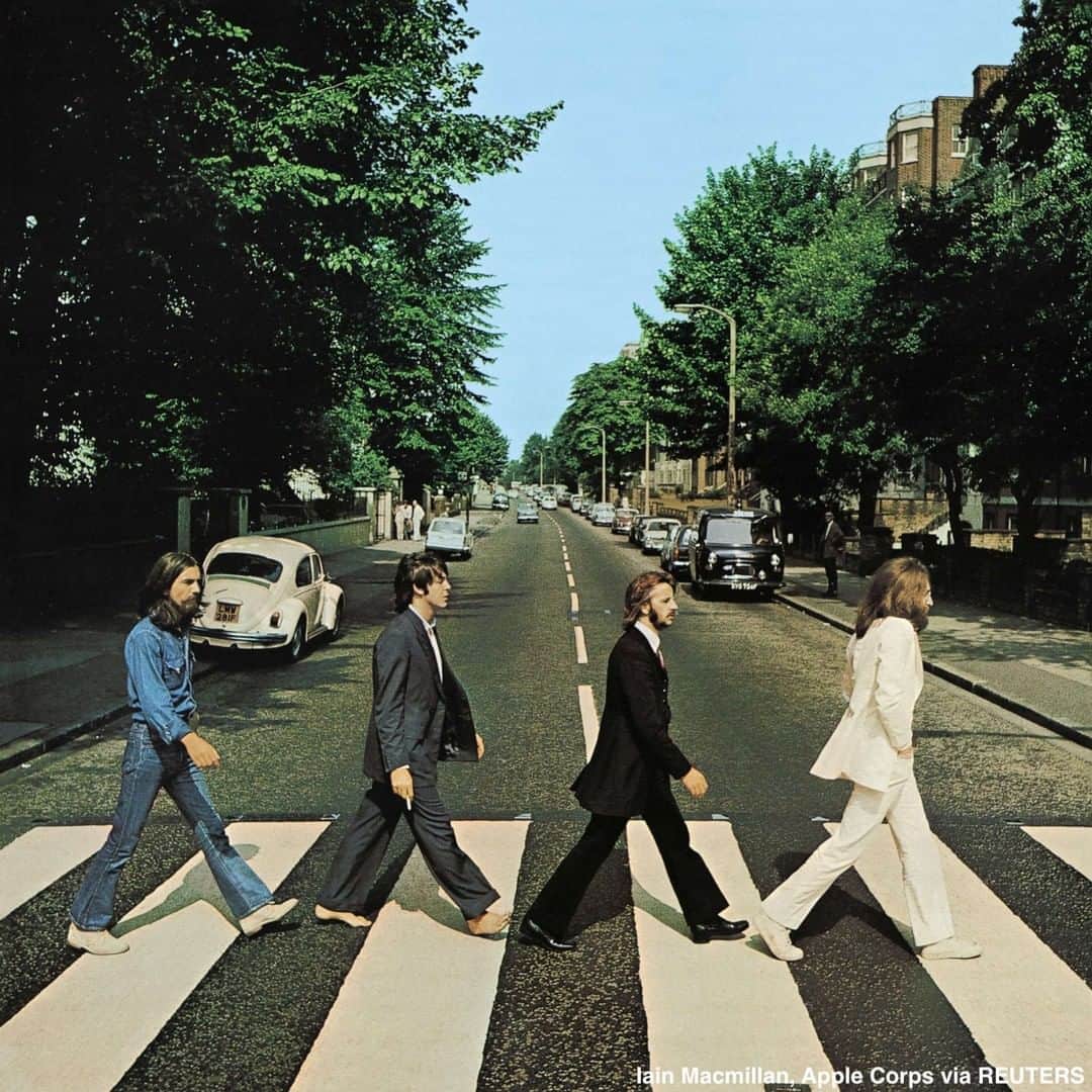 ABC Newsさんのインスタグラム写真 - (ABC NewsInstagram)「Fifty years ago today, four young musicians were photographed walking across London's Abbey Road for what has become arguably one of the most iconic album covers ever. #abbeyroad #beatles #music #legend #icon」8月8日 23時42分 - abcnews